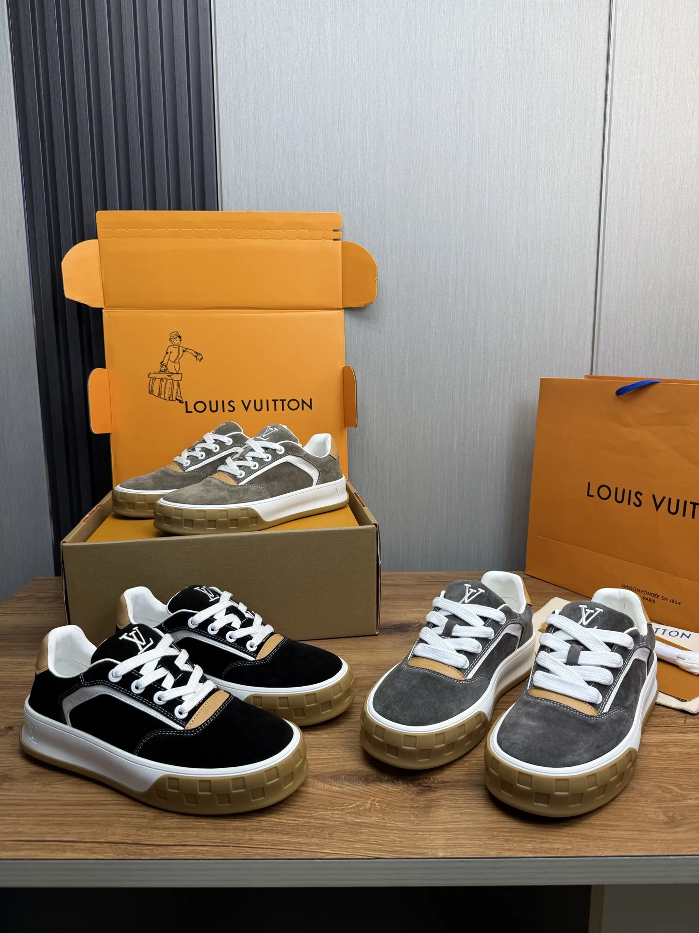 Durable Louis Vuitton Sneakers 1085