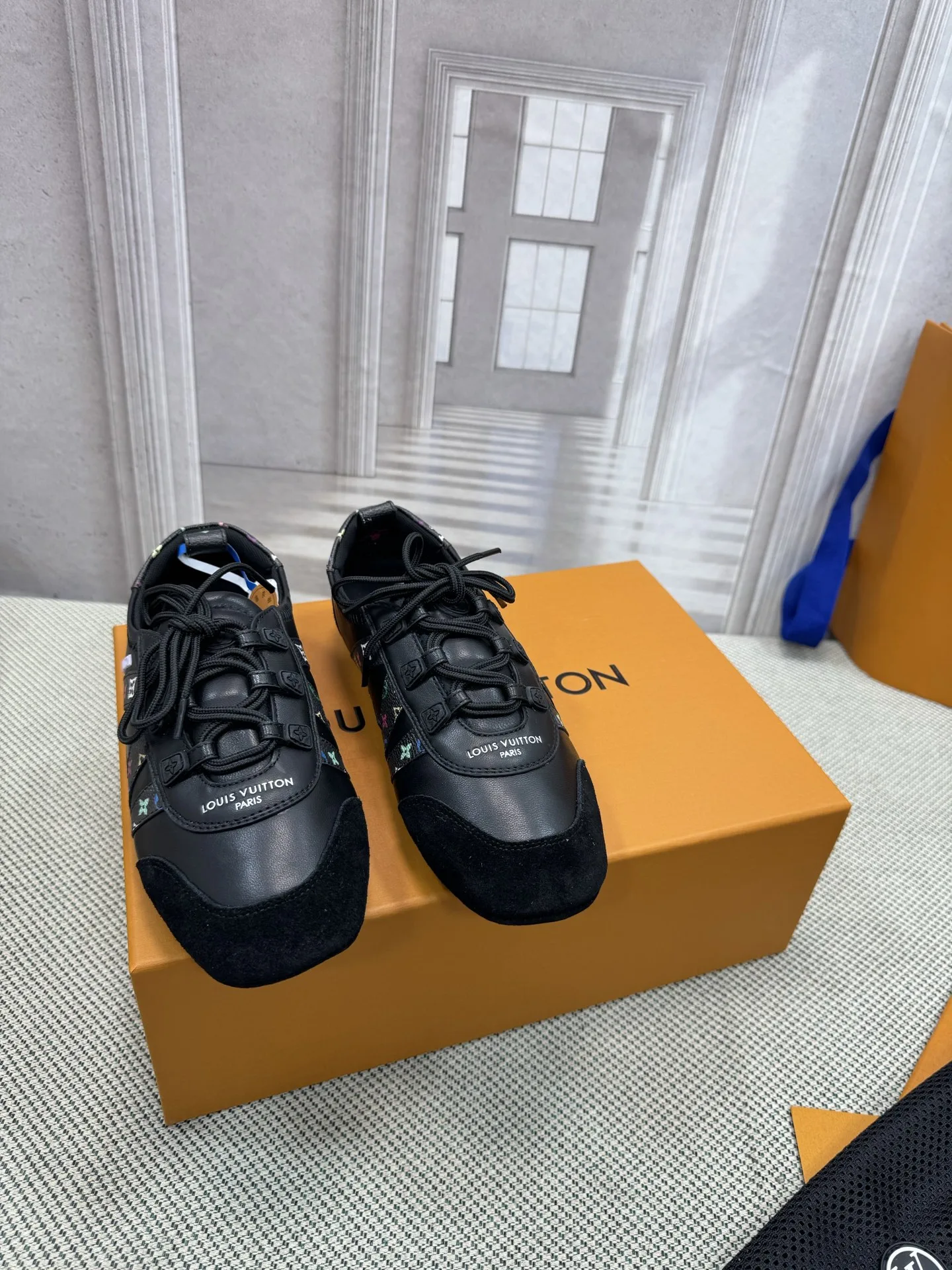 Louis Vuitton Sneakers Modern 1105