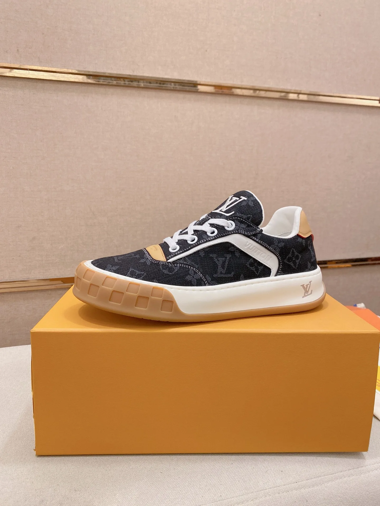 Attractive Louis Vuitton Sneakers 1078