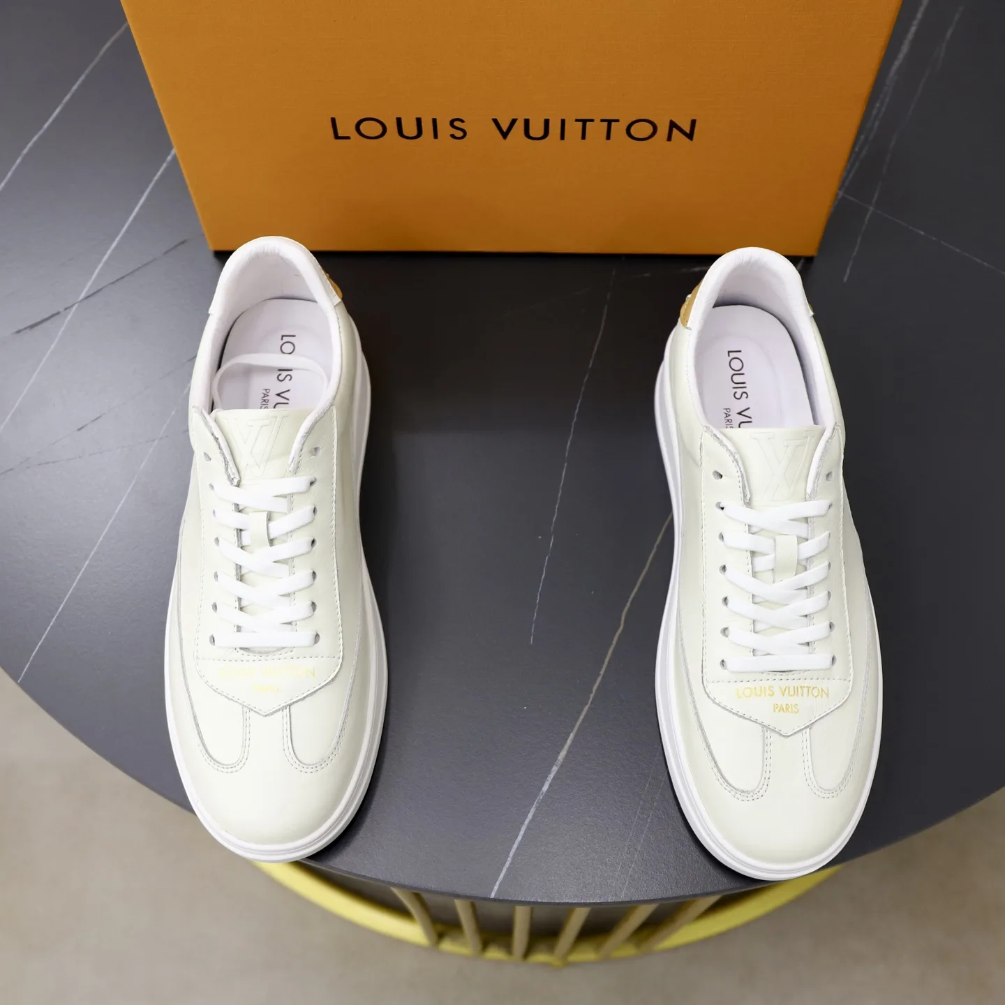 Trendy Louis Vuitton Sneakers 1068