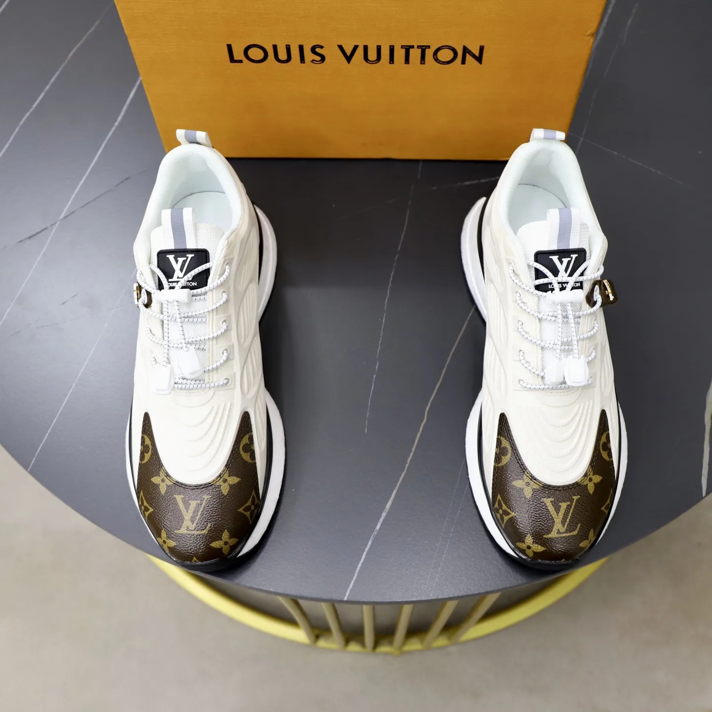 Classic Louis Vuitton Sneakers 1070
