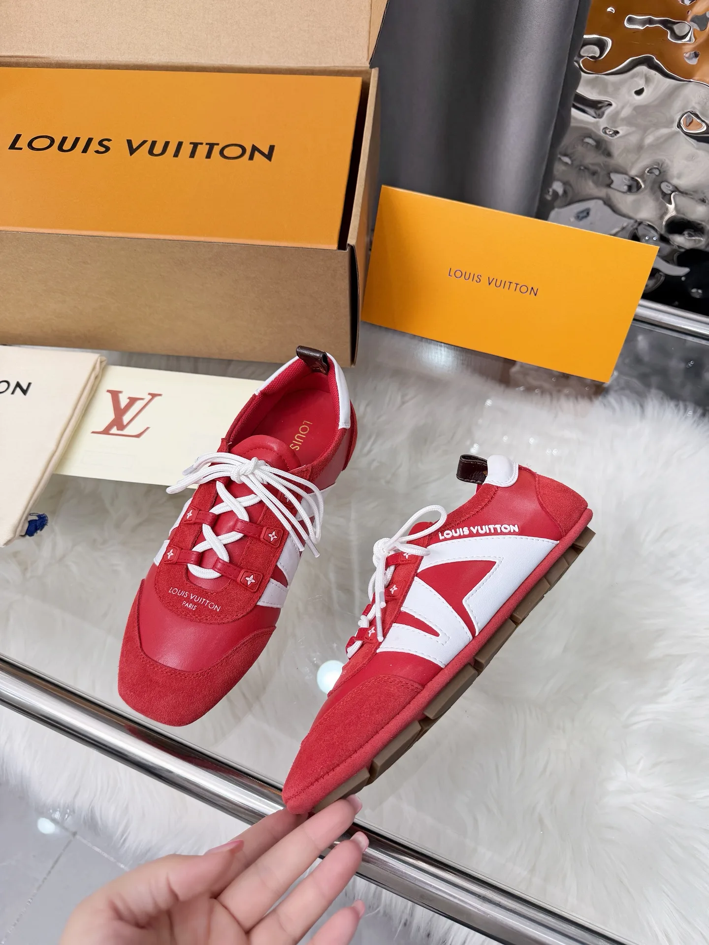 Stretchable Louis Vuitton Sneakers 1073
