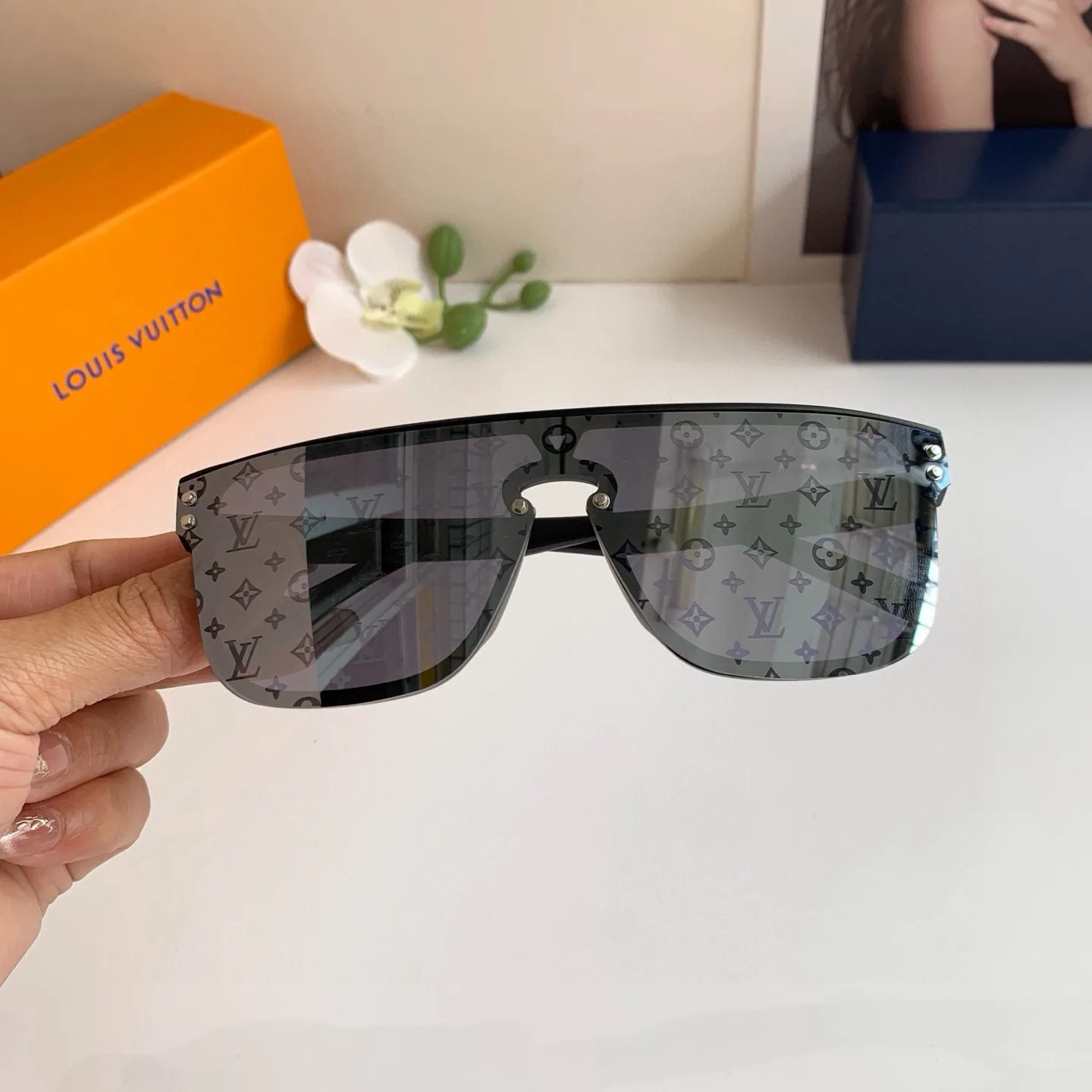 Louis Vuitton Sunglasses Youthful 1175