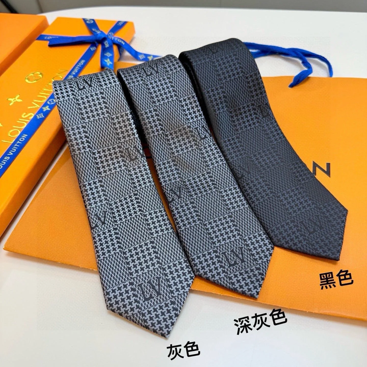 Unisex Louis Vuitton Tie 1228