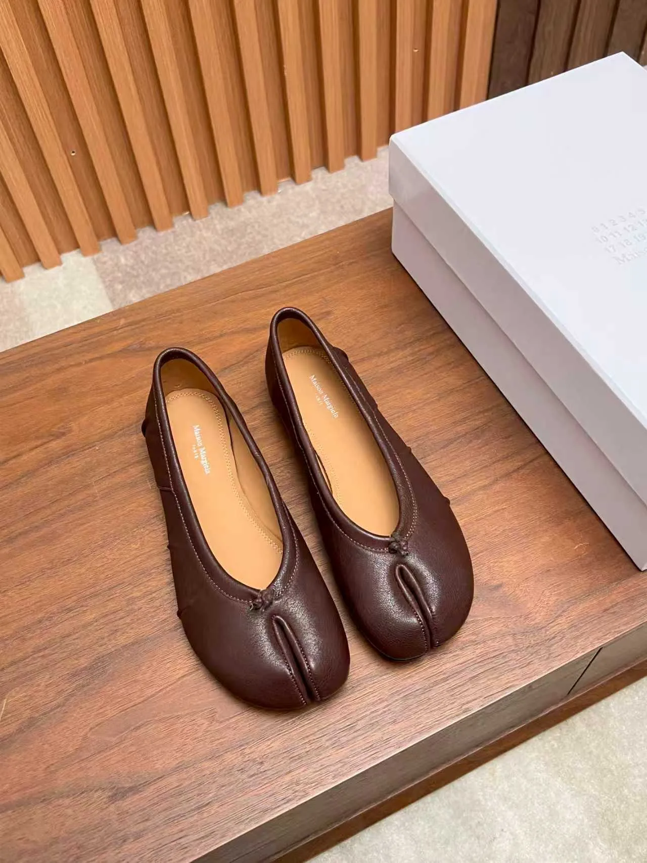 Margiela Leather Shoes Minimalist 7089