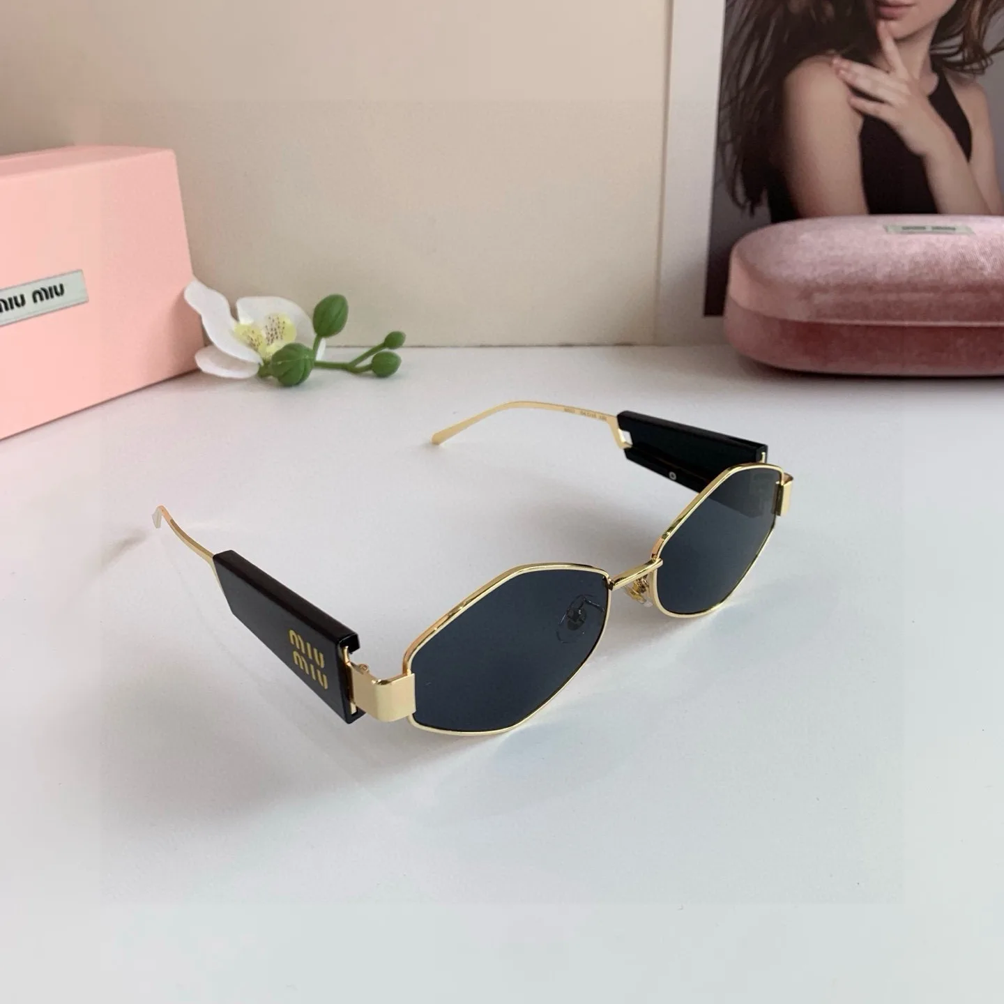 Miu Miu Glasses Elegant 6293