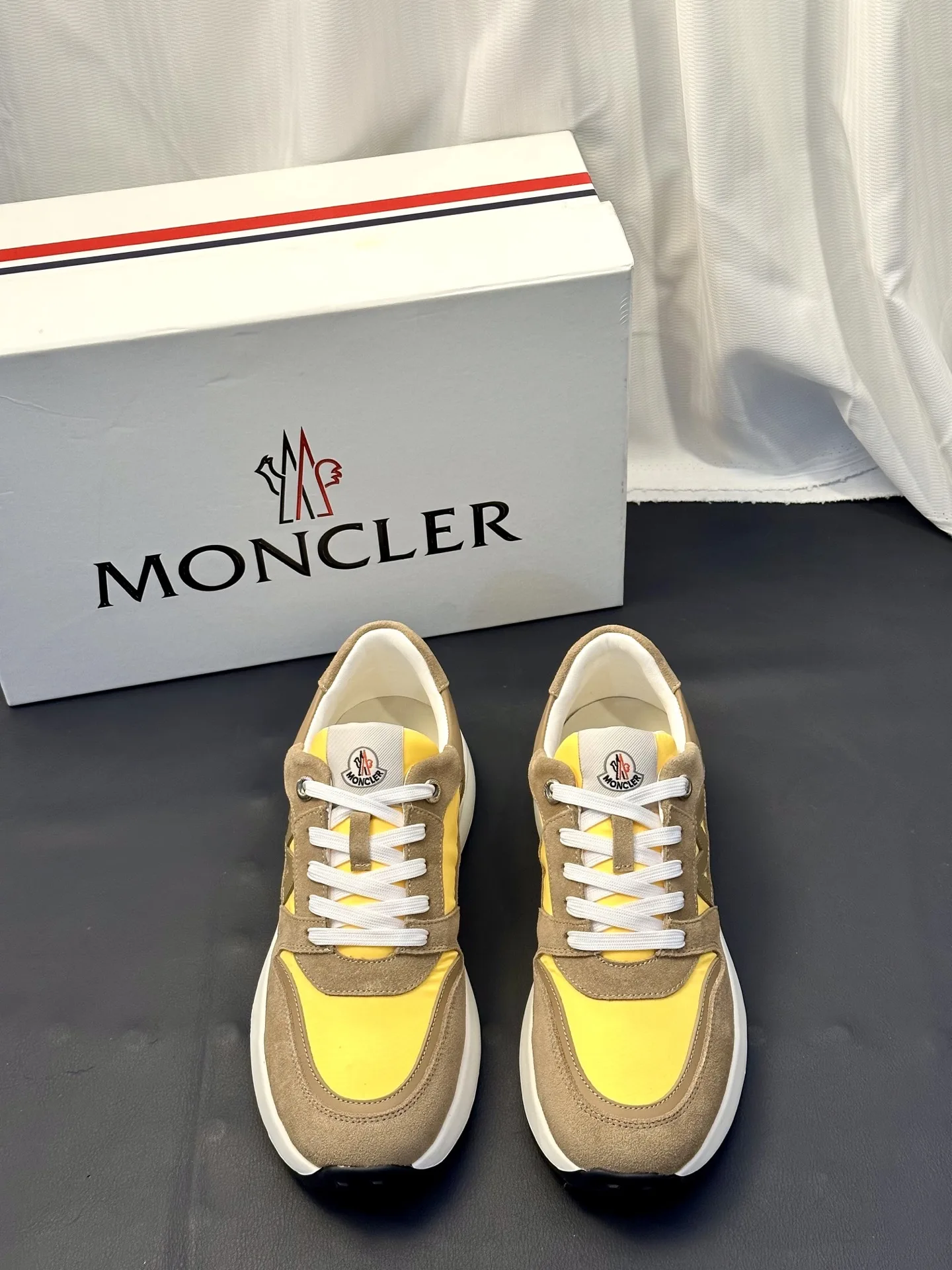 Moncler Sneakers Classic 5715