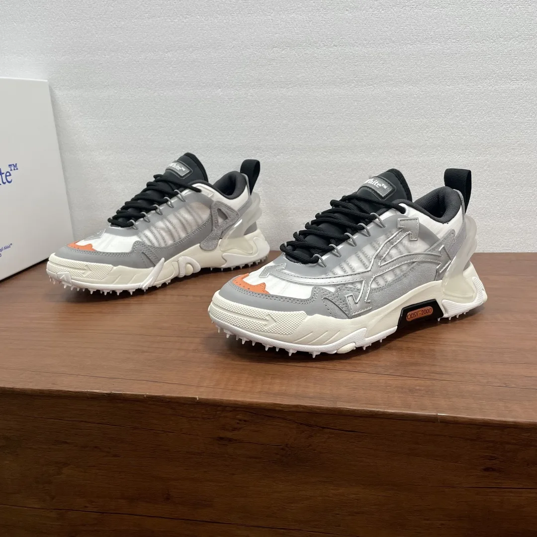 Timeless Off-White Sneakers 7643