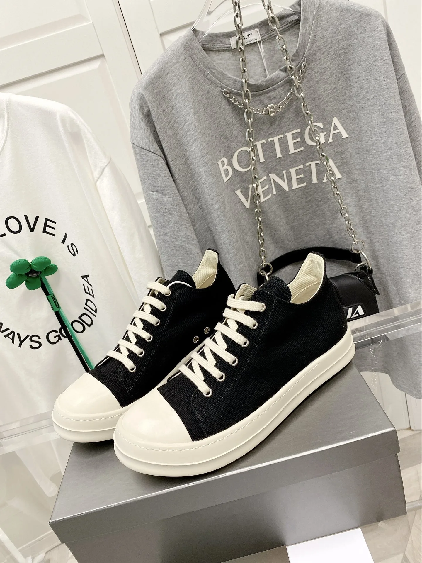 WellDesigned Rick Owens Canvas Shoes 7714