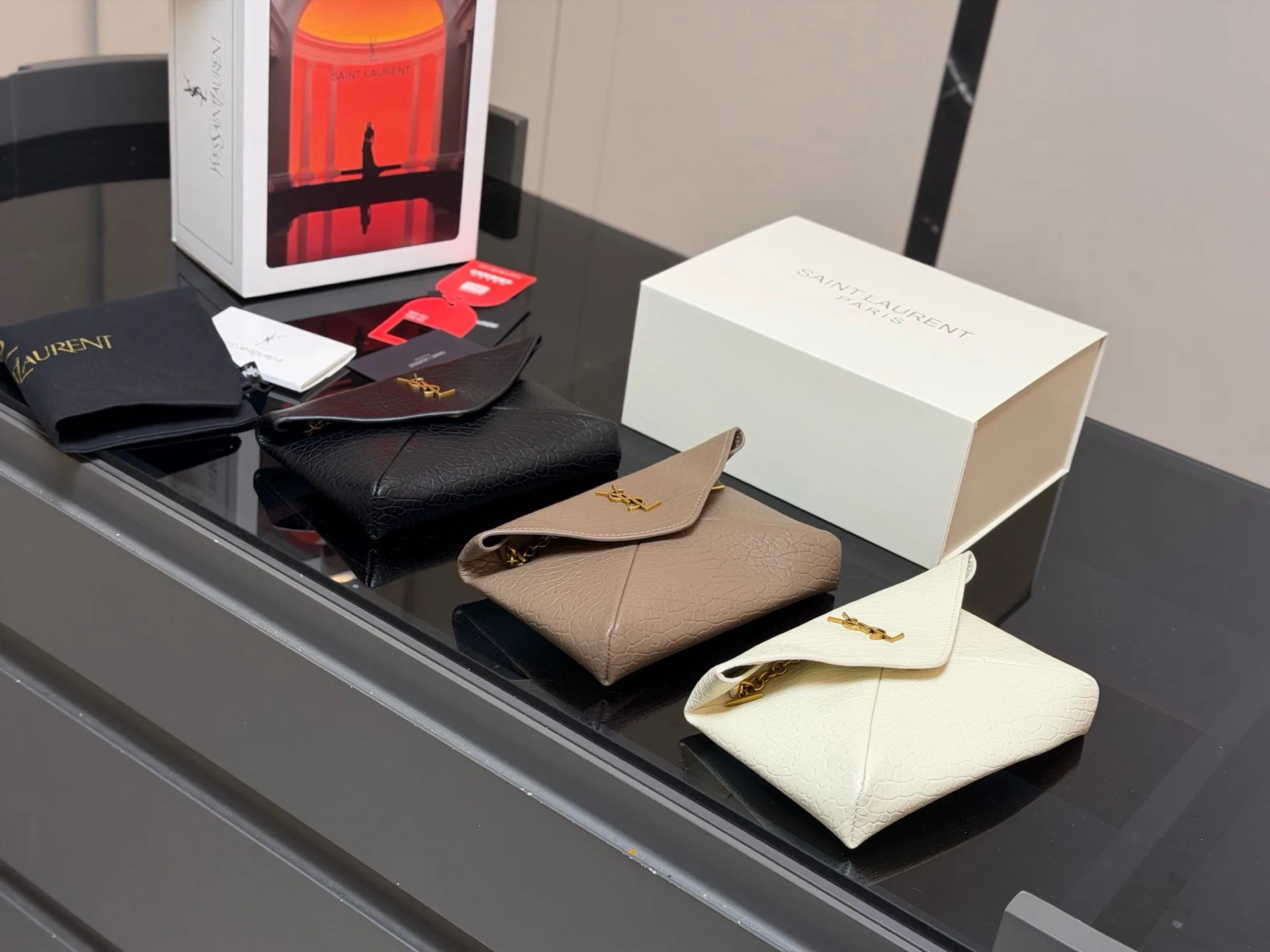 Lightweight Saint Laurent Clutch 4567