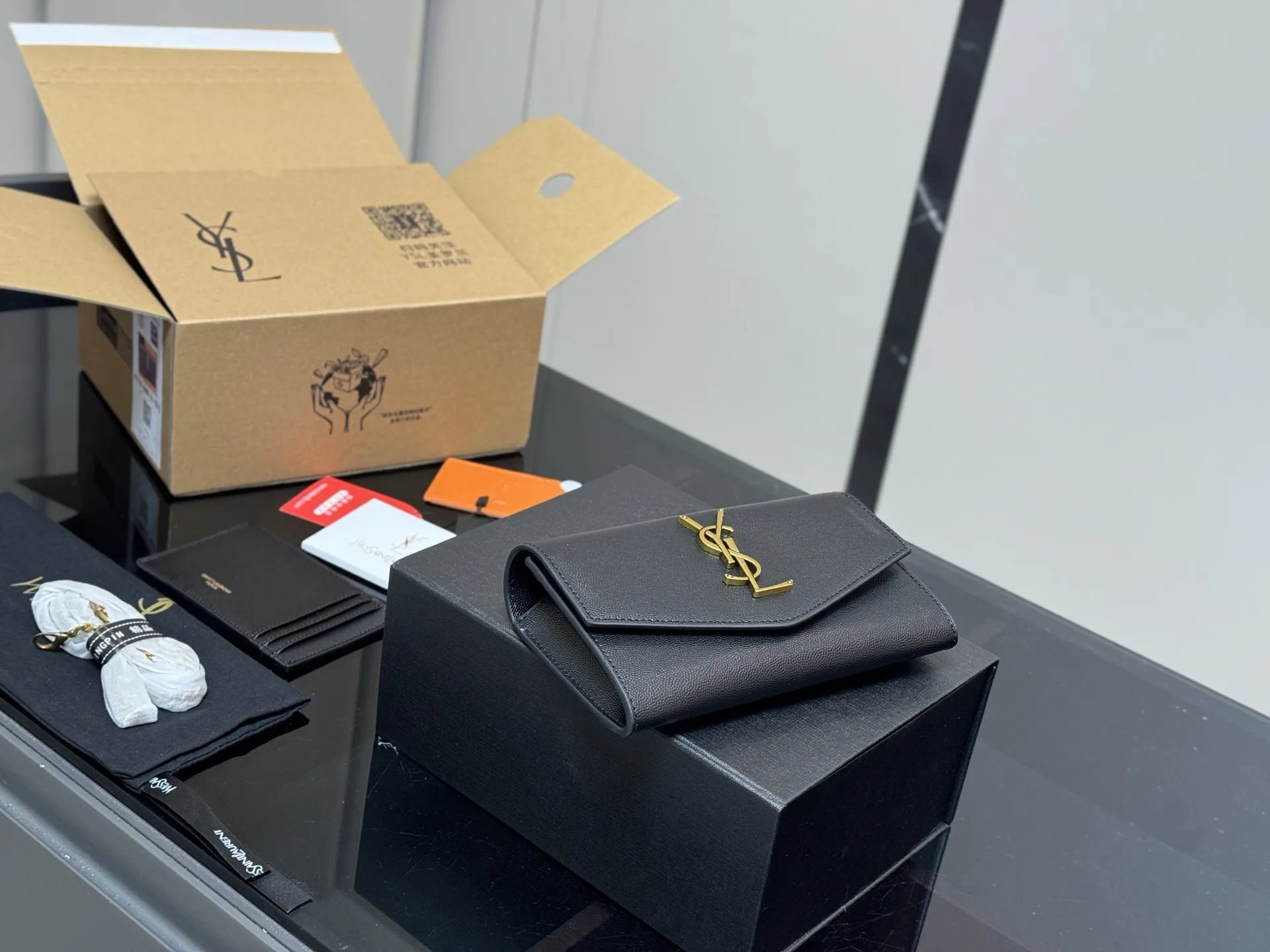 Minimalist Saint Laurent Envelope 4595