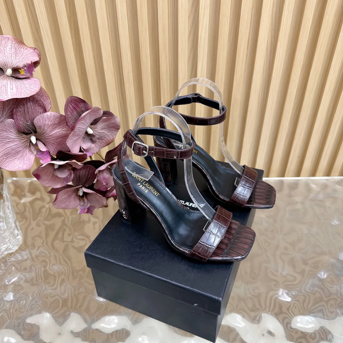 Sporty Saint Laurent High Heel 4606