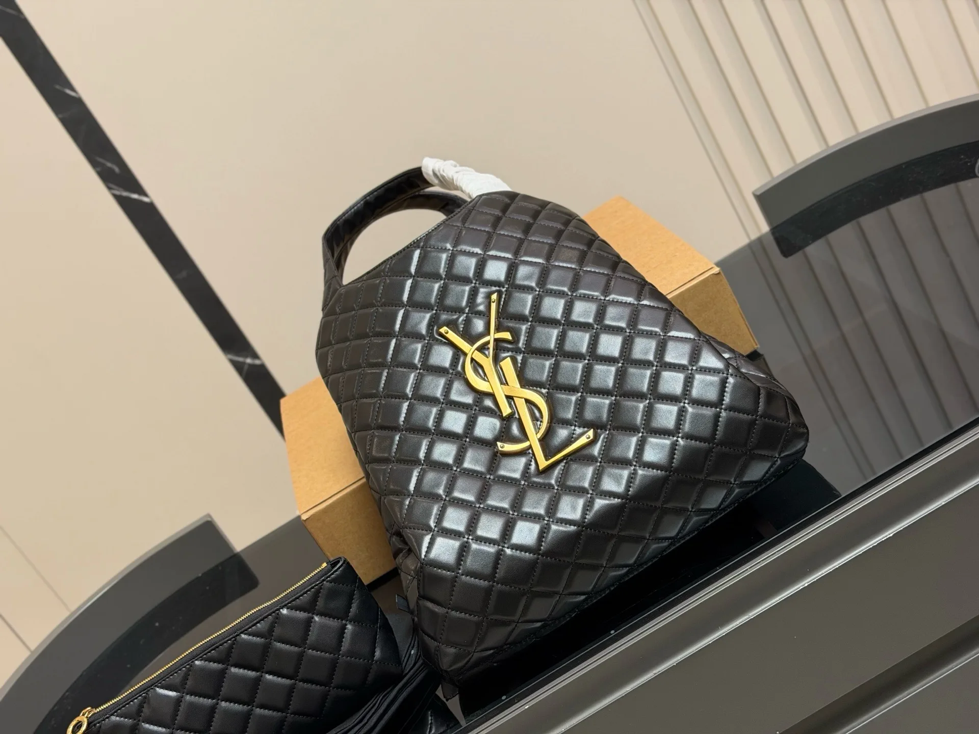 Saint Laurent Shopping Bags Neat 4630