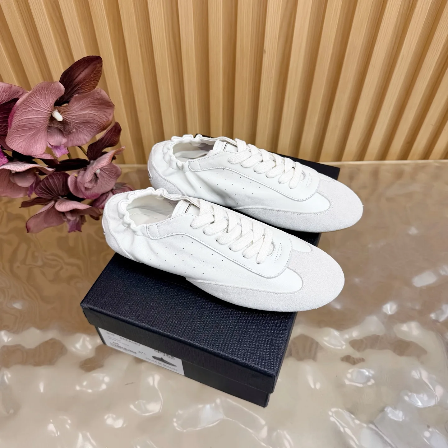 Elegant Saint Laurent Sneakers 4665
