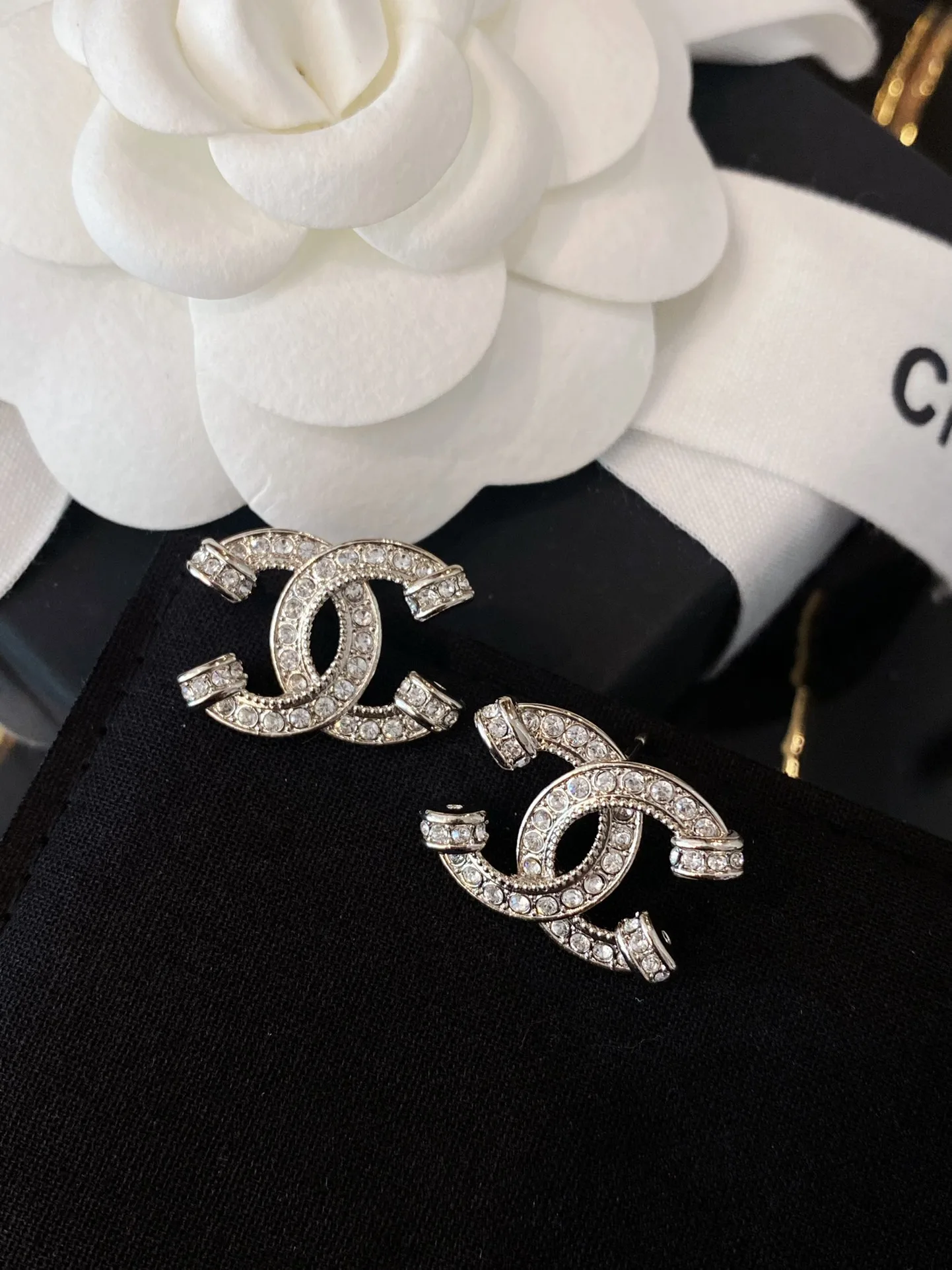 Trendsetting Swarovski Earrings 5740