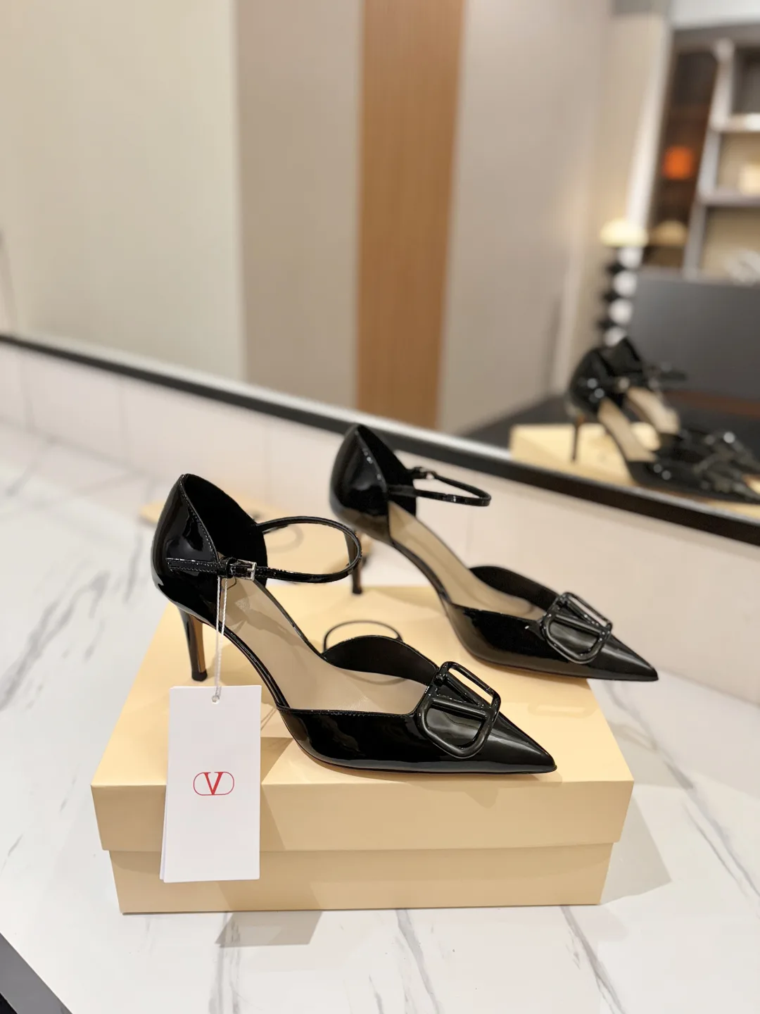 Unique Valentino High Heel 6190