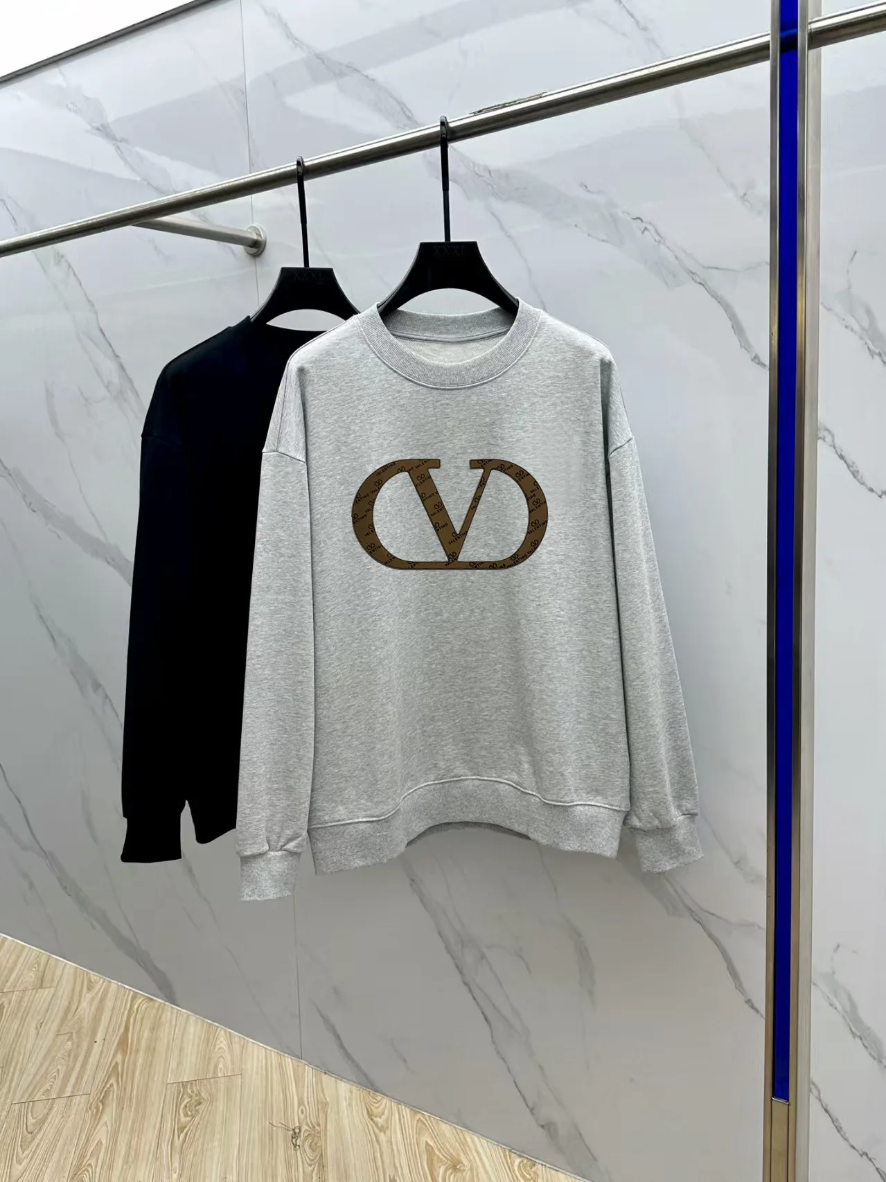 Modern Valentino Long Sleeves 6204