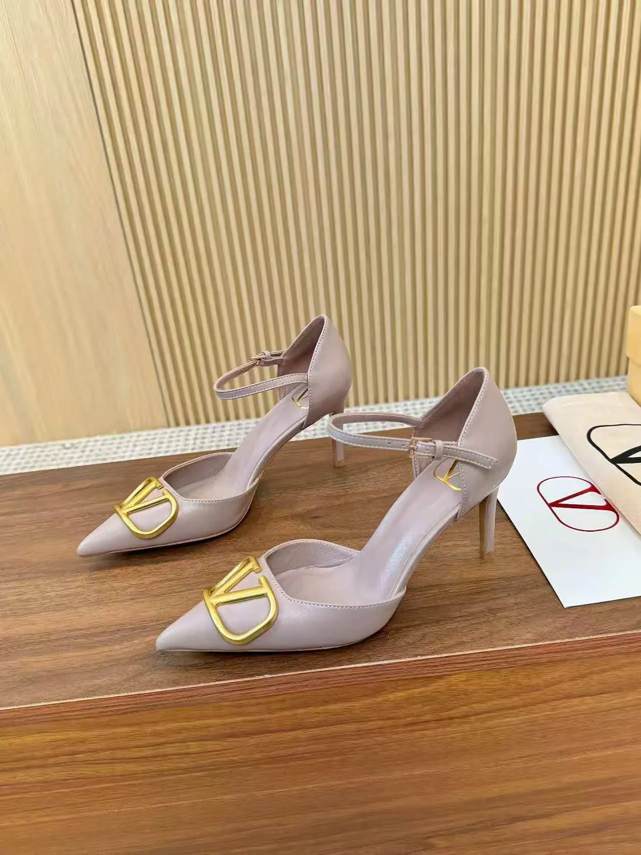 Stylish Valentino Sandals 6216