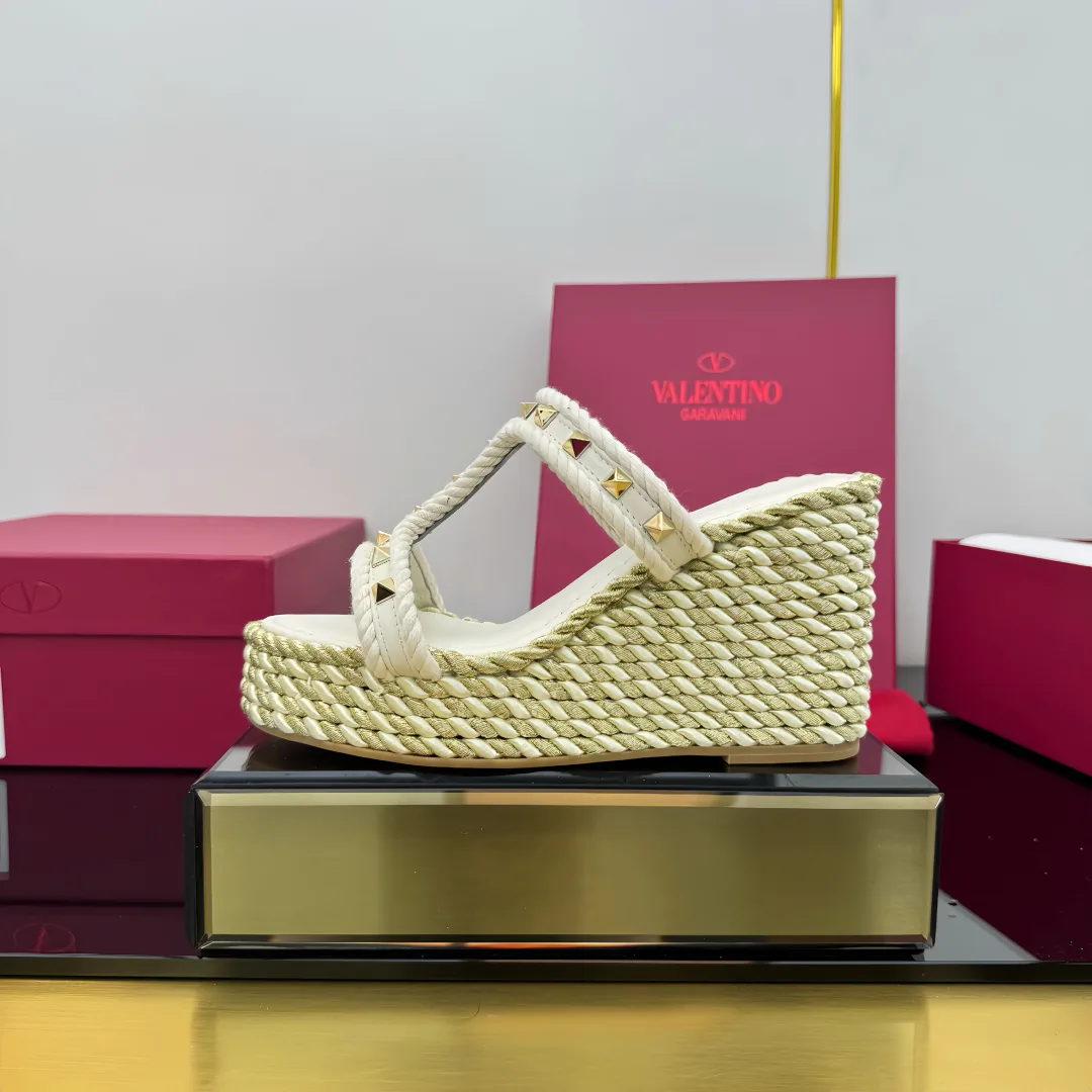 Youthful Valentino Sandals 6220