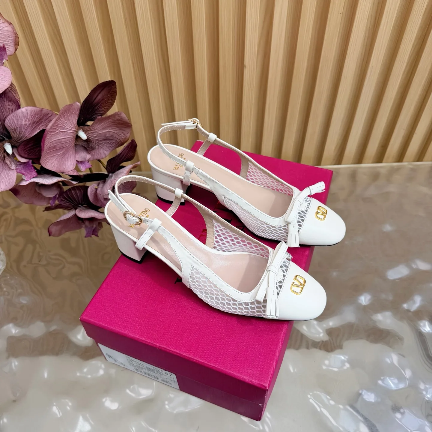 MoistureWicking Valentino Sandals 6225