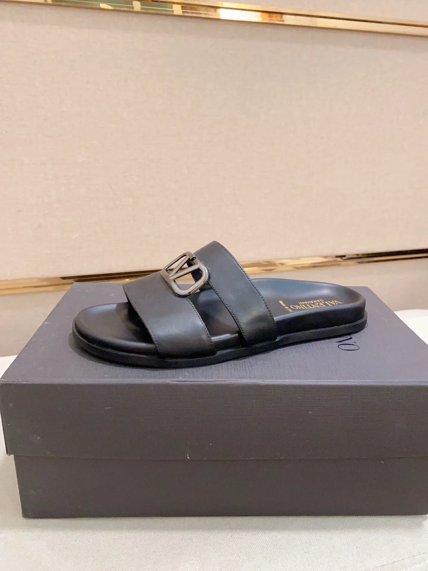 Durable Valentino Slippers 6244