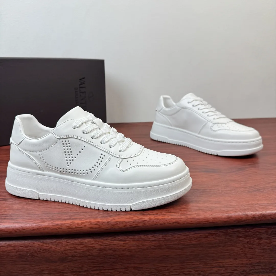 Timeless Valentino Sneakers 6257