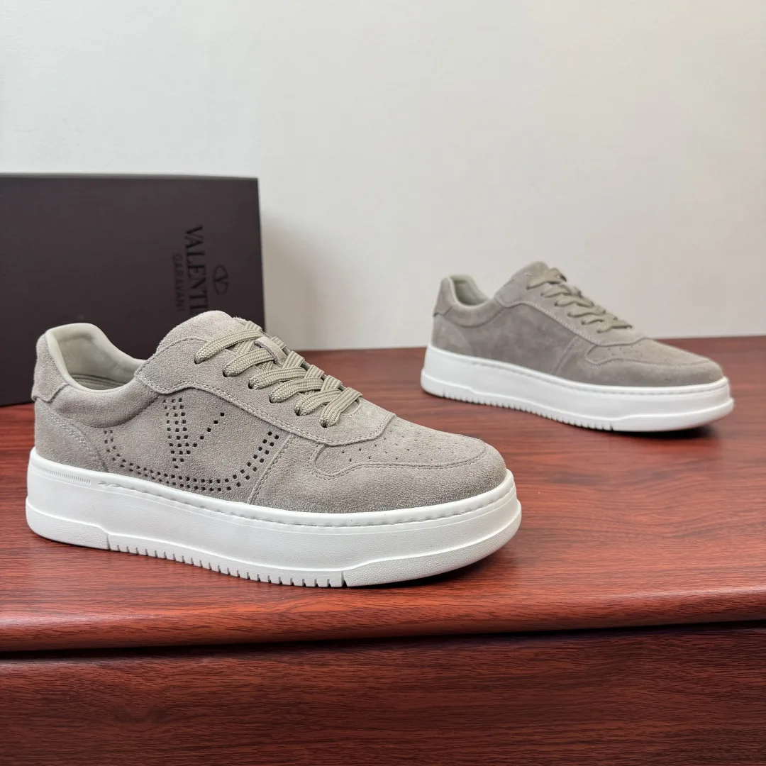 Unique Valentino Sneakers 6259