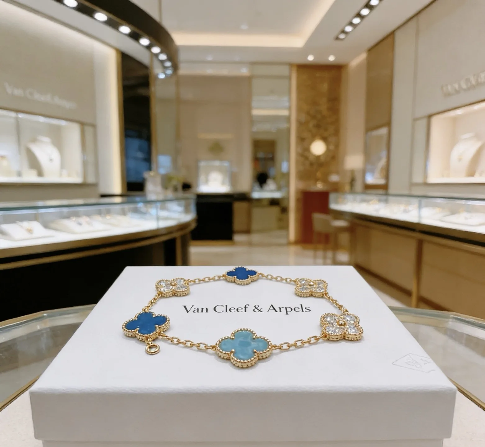 Van Cleef & Arpels Bracelet Comfortable 6682