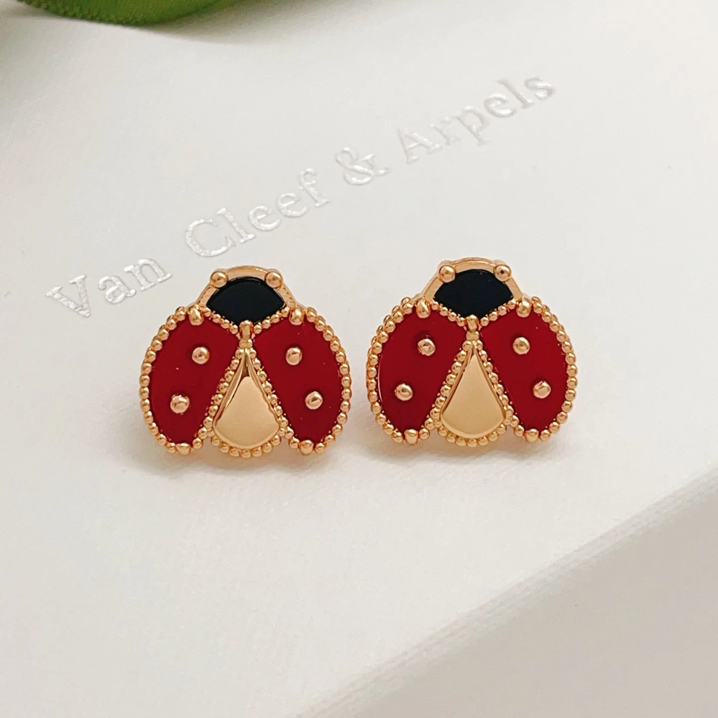 Sporty Van Cleef & Arpels Earrings 6720