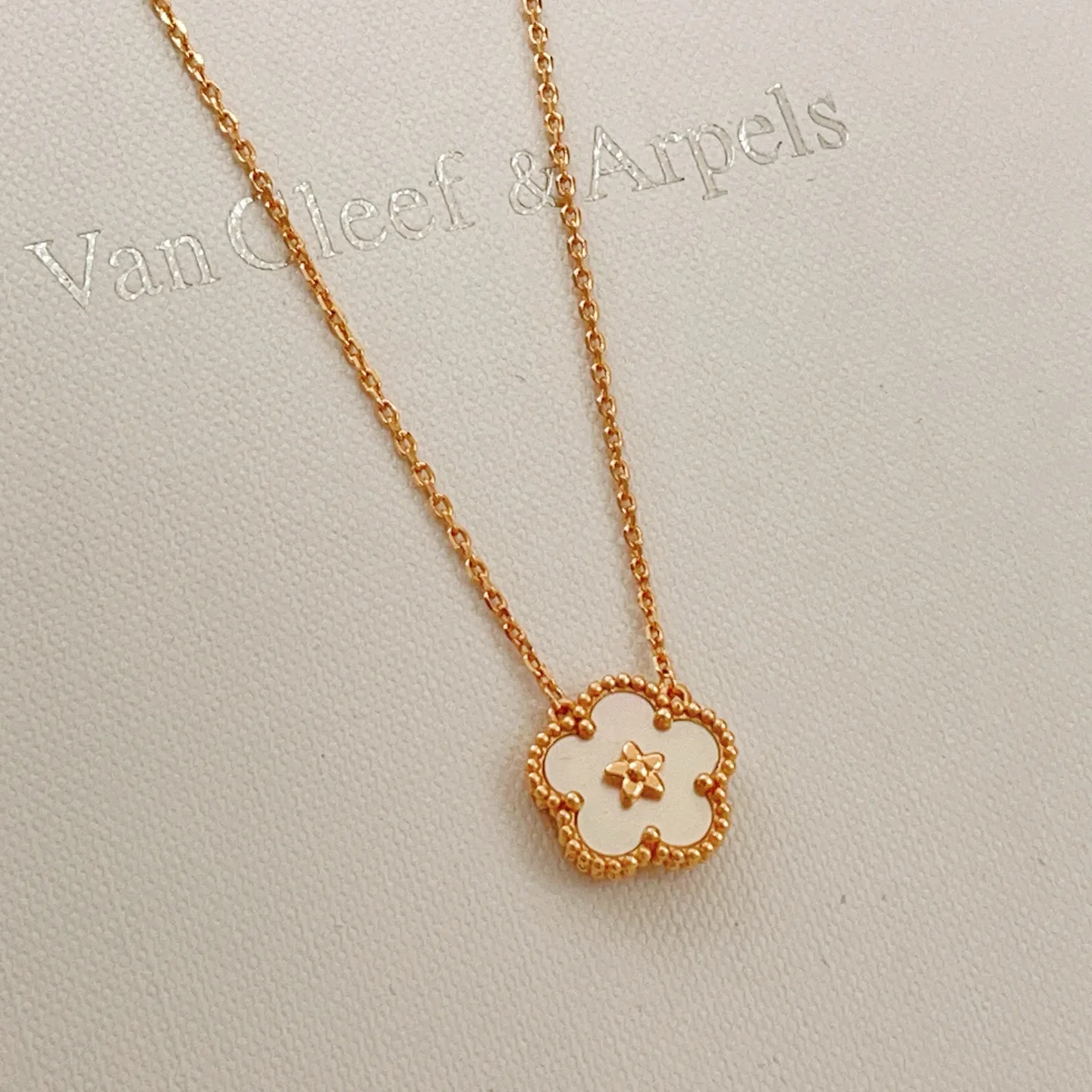 Van Cleef & Arpels Necklace MoistureWicking 6733