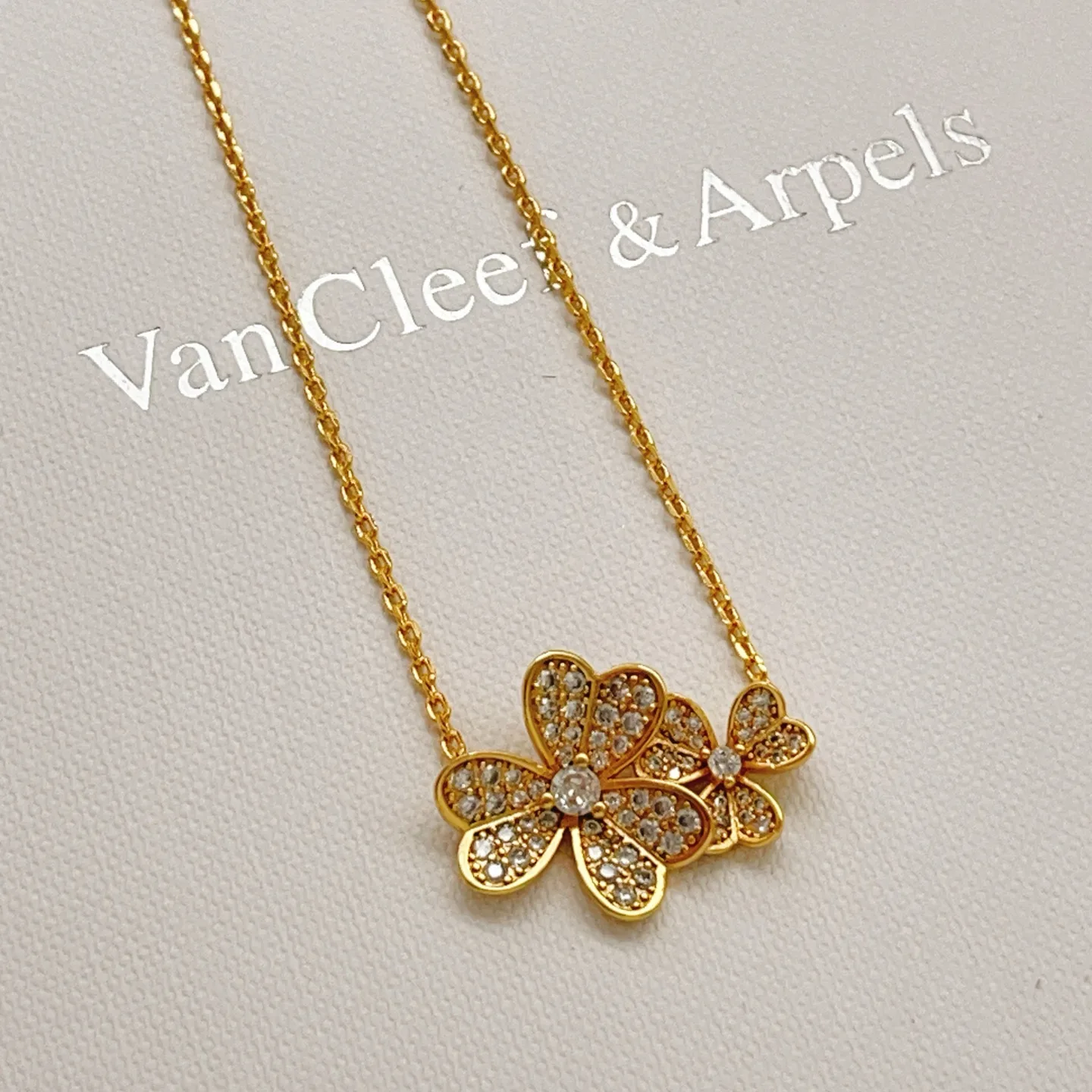 Van Cleef & Arpels Necklace SmoothTexture 6734
