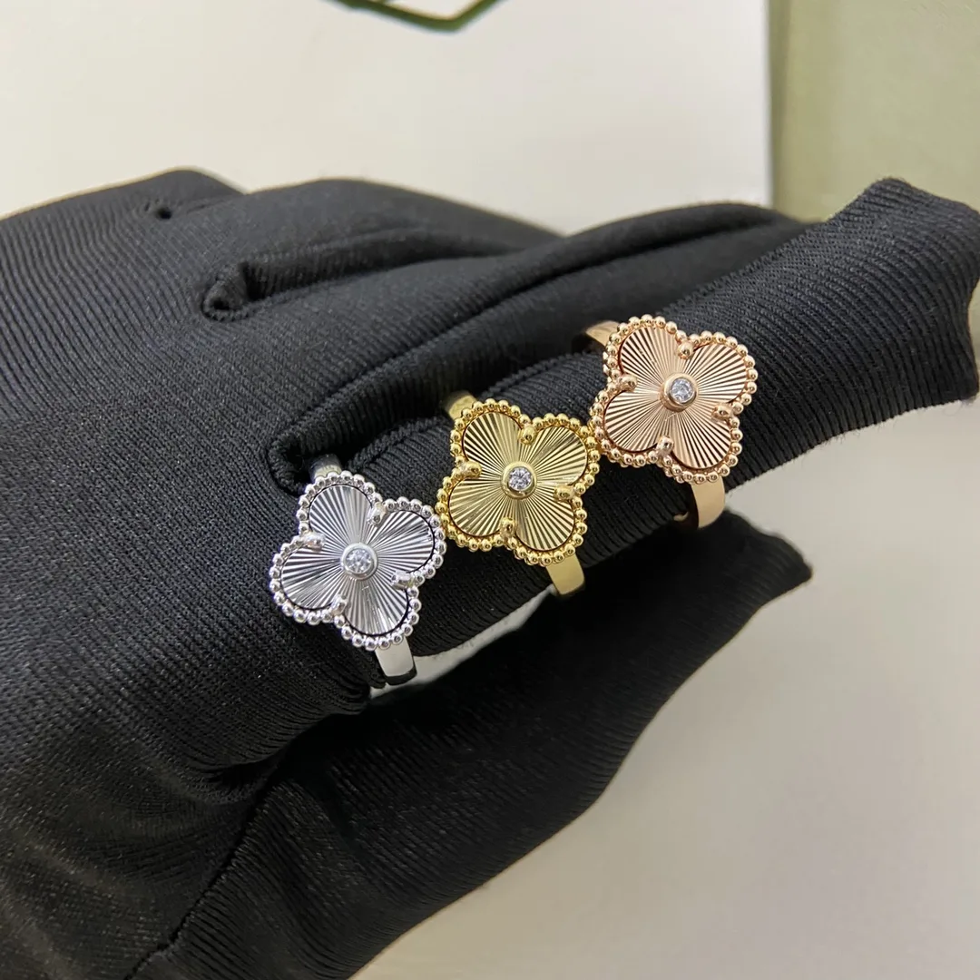Supportive Van Cleef & Arpels Ring 6751