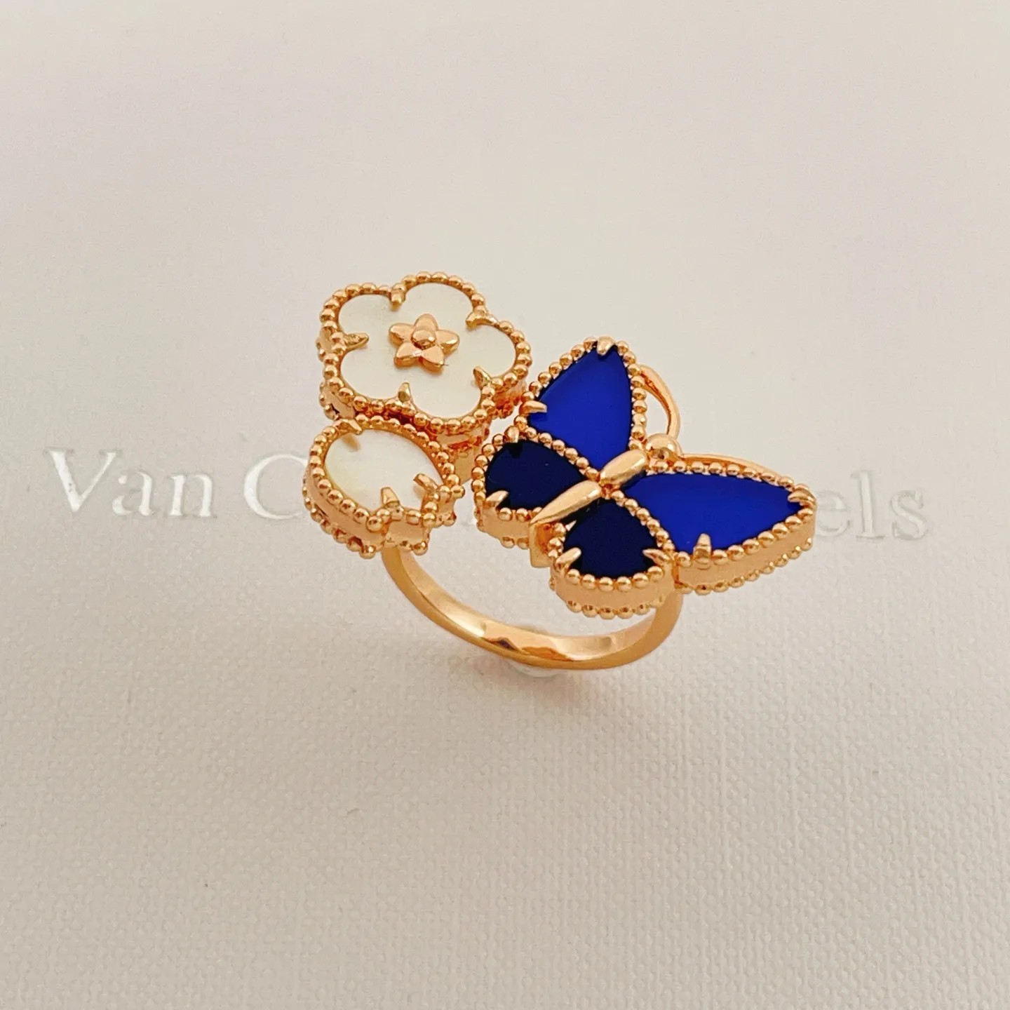 Van Cleef & Arpels Ring Refined 6748