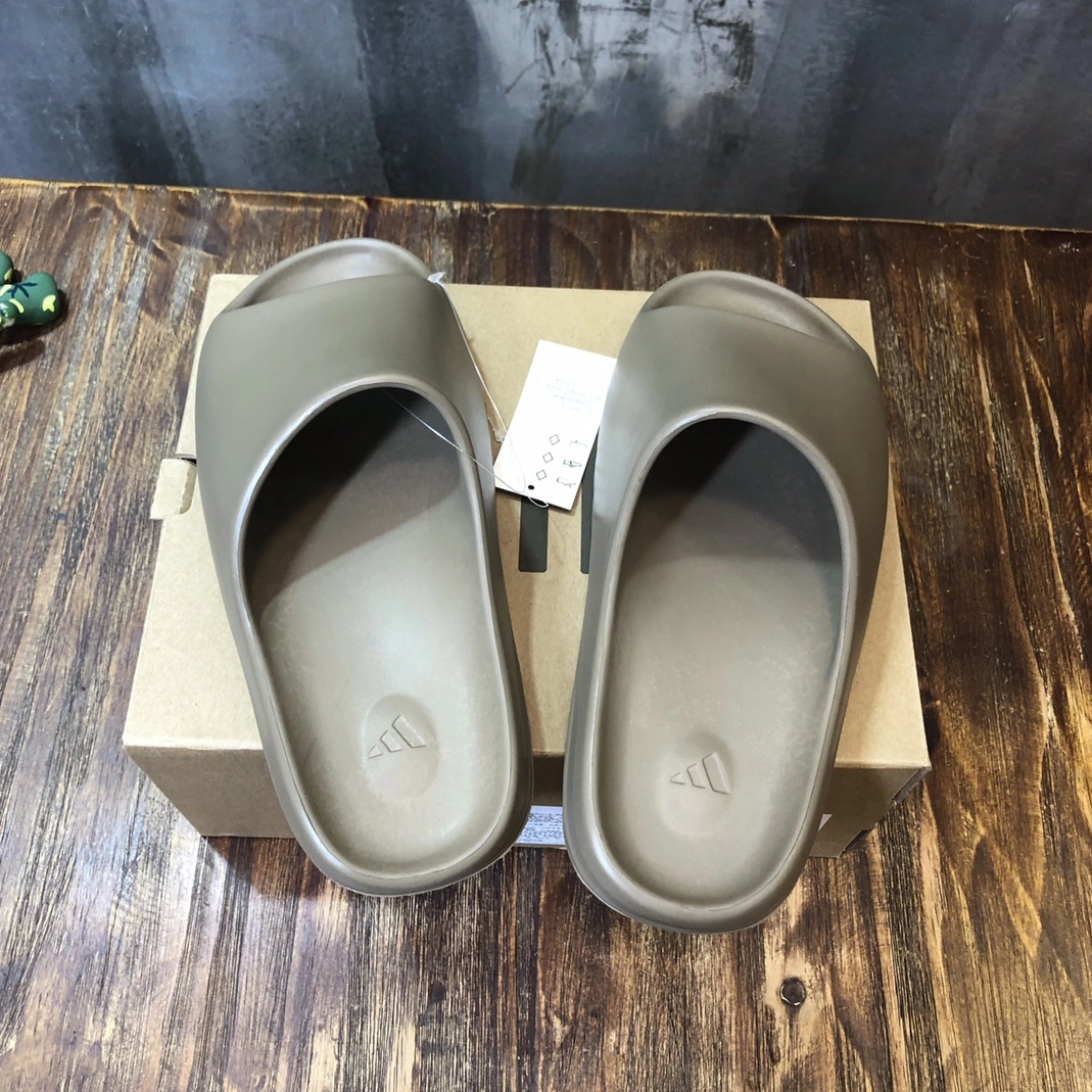 Adidas Yeezy Slipper For Men Breathable 324