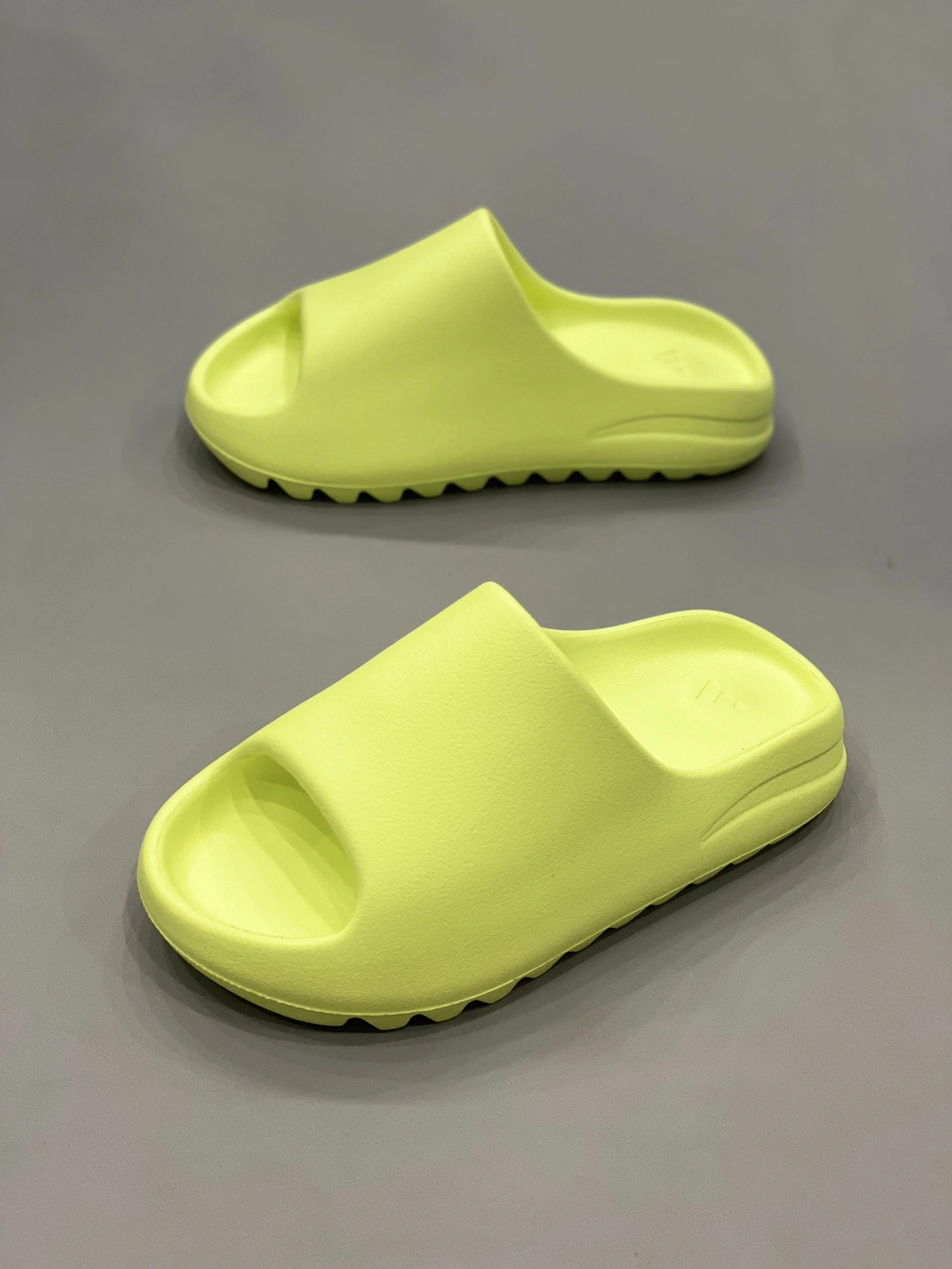 Adidas Yeezy Slippers For Women HighQuality 6101