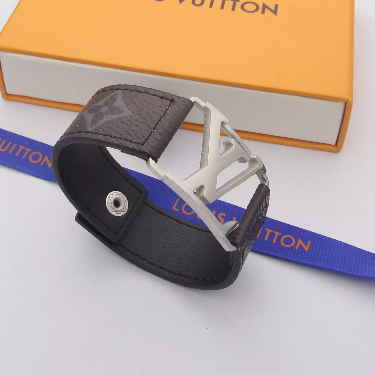 Affordable 1148 Louis Vuitton LV Bracelets