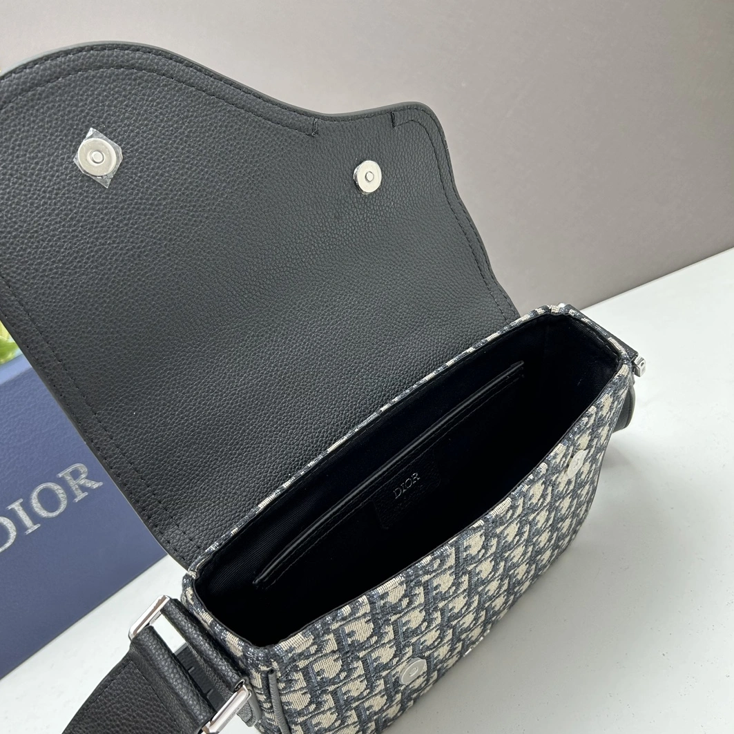 Affordable 1325 Christian Dior AAA Man Messenger Bags