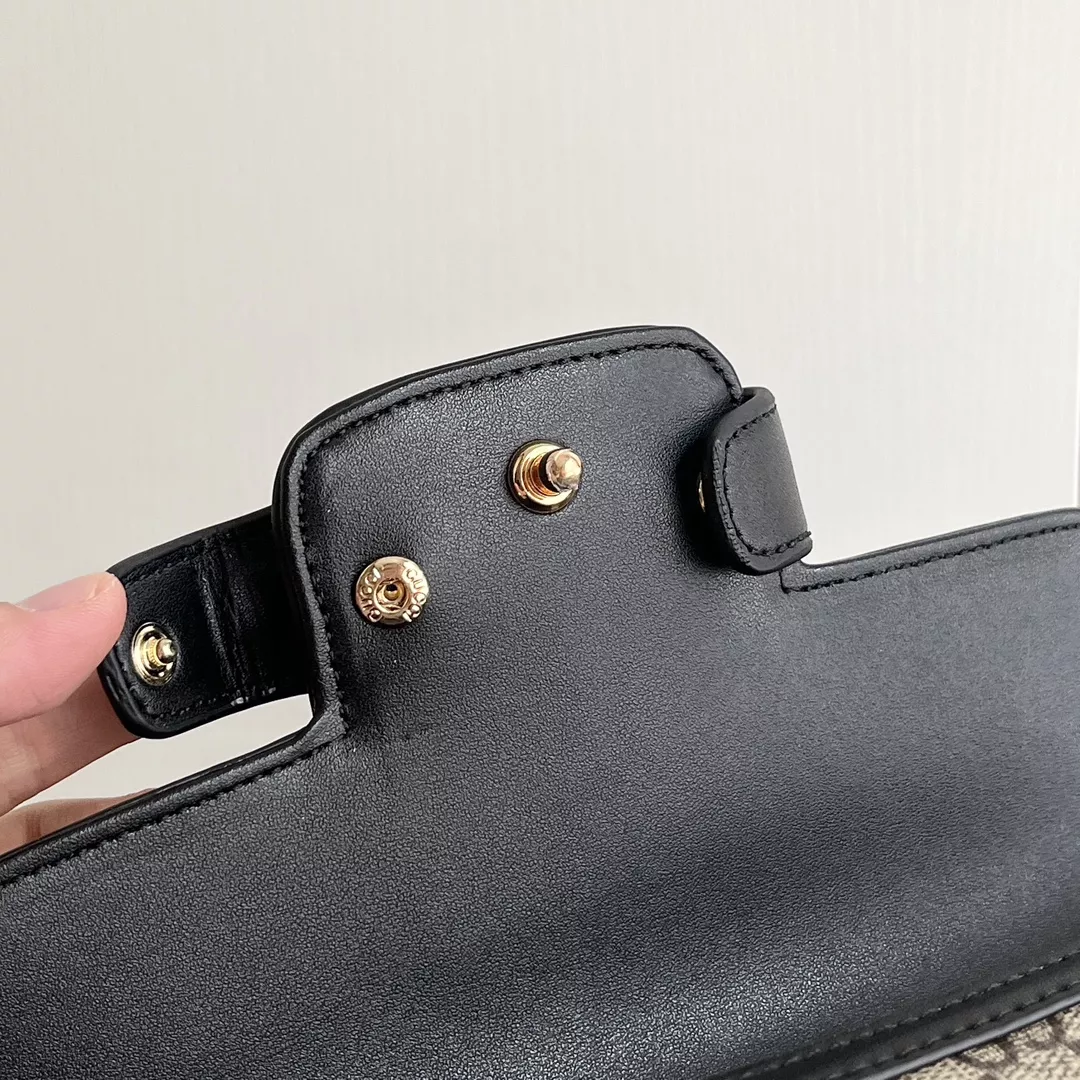 Affordable 1853 Gucci AAA Quality Messenger Bags For Women