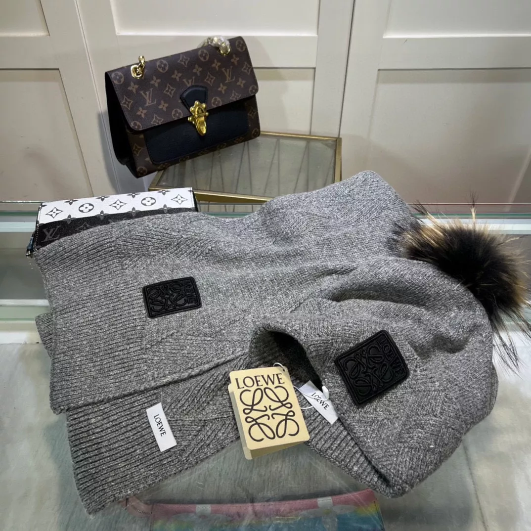 Affordable 1874 LOEWE Hat and Scarf Set