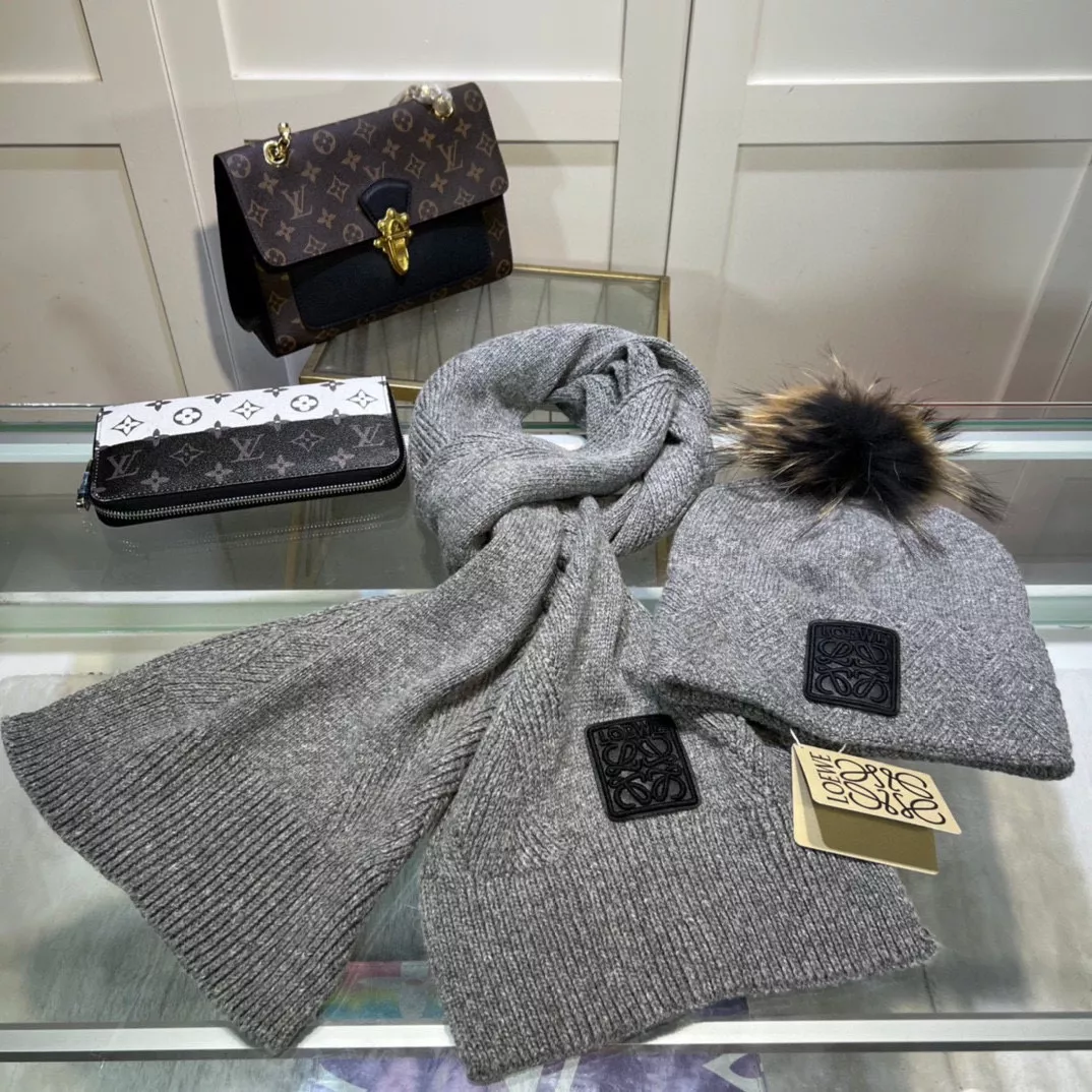 Affordable 1874 LOEWE Hat and Scarf Set
