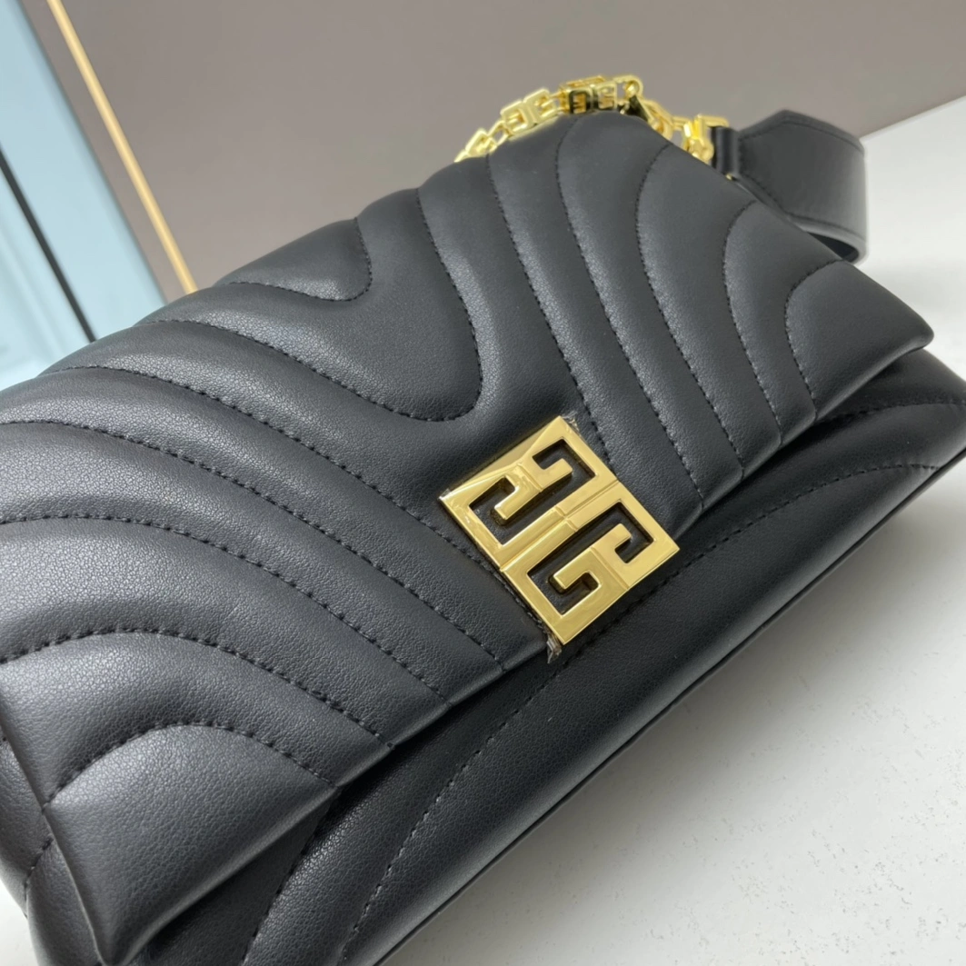 Affordable 3186 Givenchy AAA Quality Messenger Bags For Women