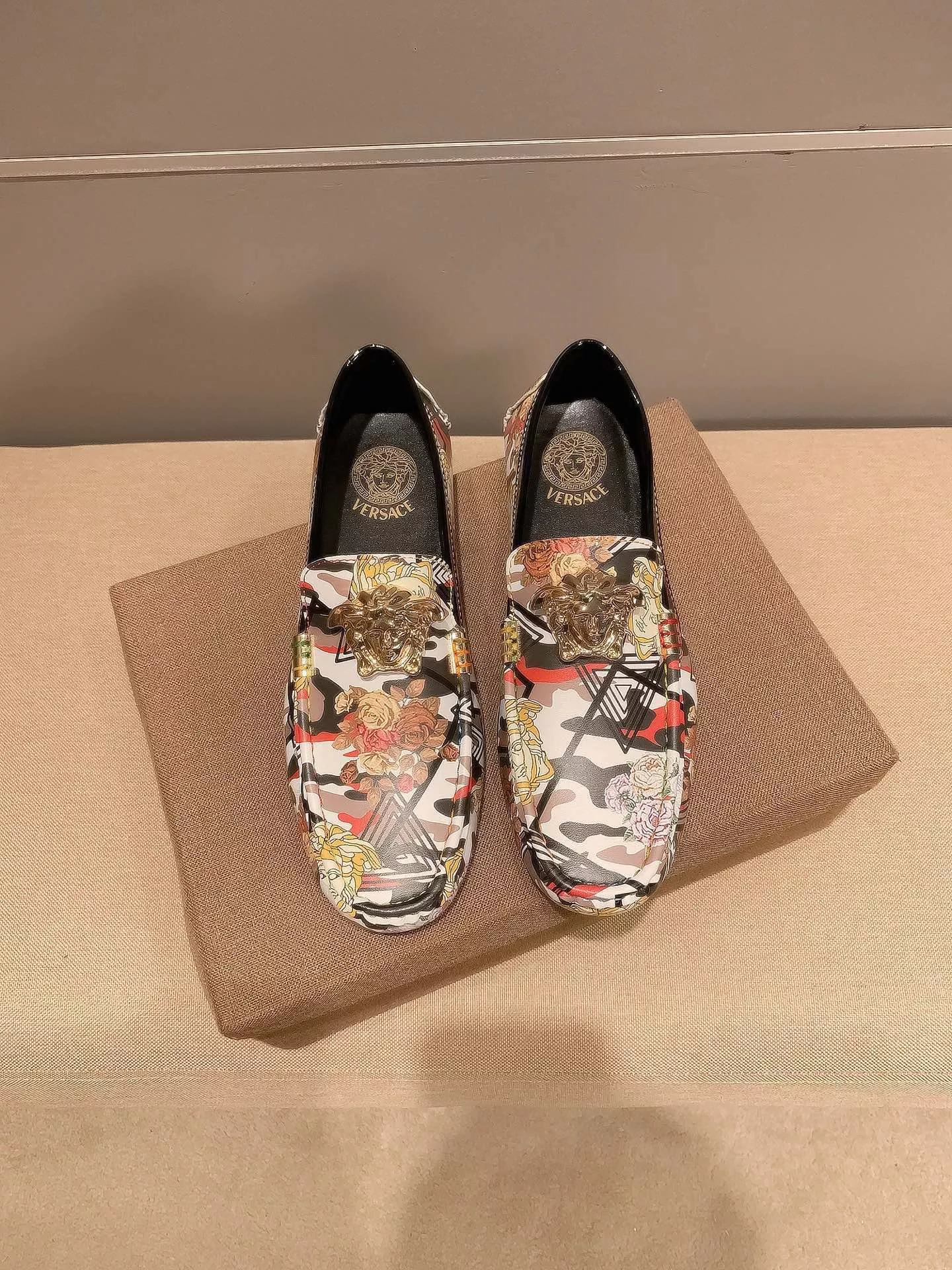 Affordable 3695 Versace Leather Shoes For Men