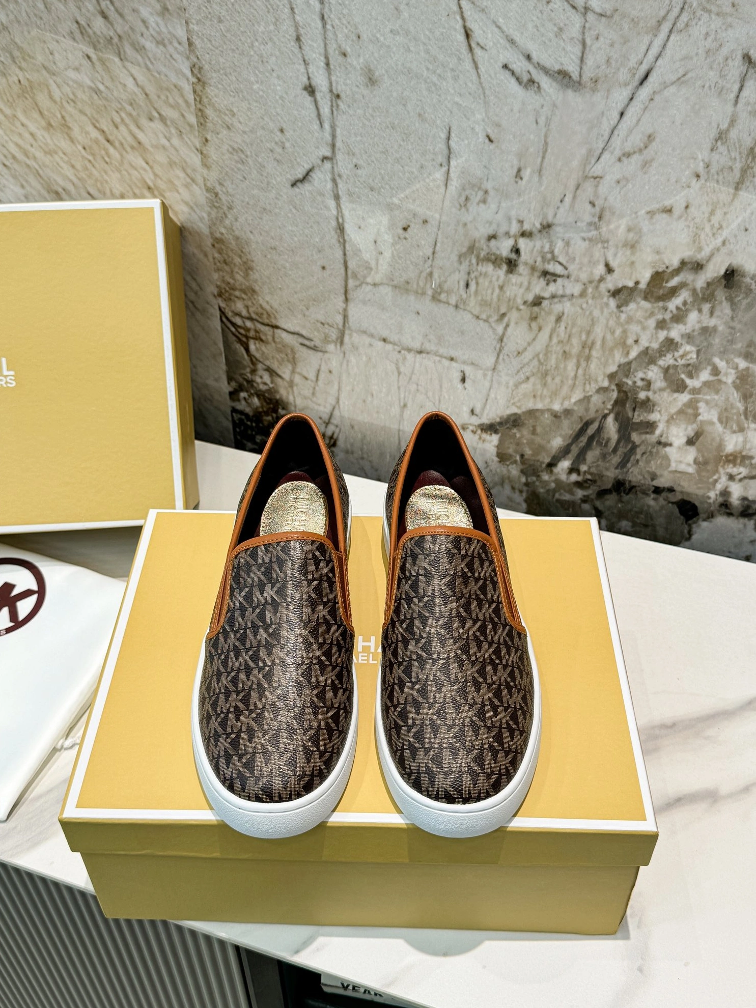 Affordable 3910 Michael Kors Casual Shoes For Women