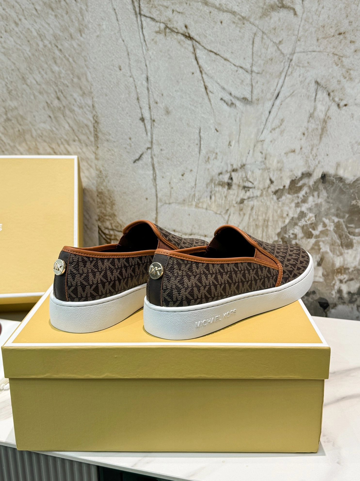 Affordable 3910 Michael Kors Casual Shoes For Women