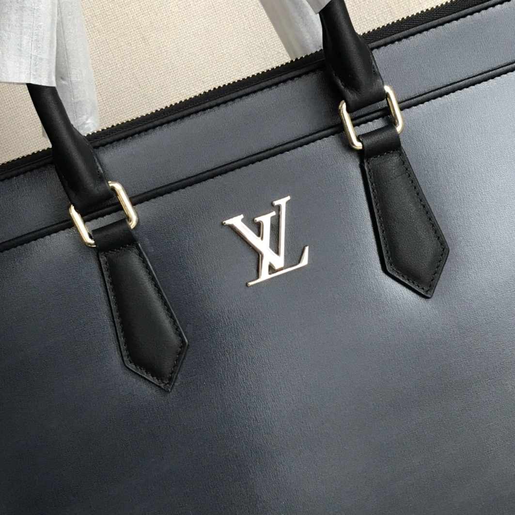Affordable 3928 Louis Vuitton AAA Man Handbags