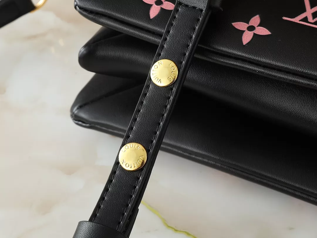 Affordable 4453 Louis Vuitton Messenger Bags For Women