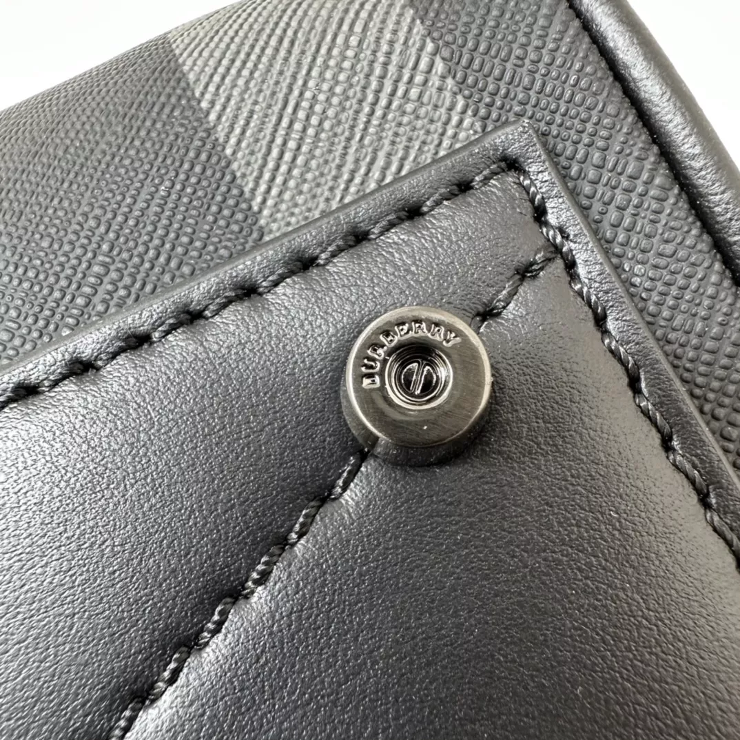 Affordable 4685 Burberry Travel Bags