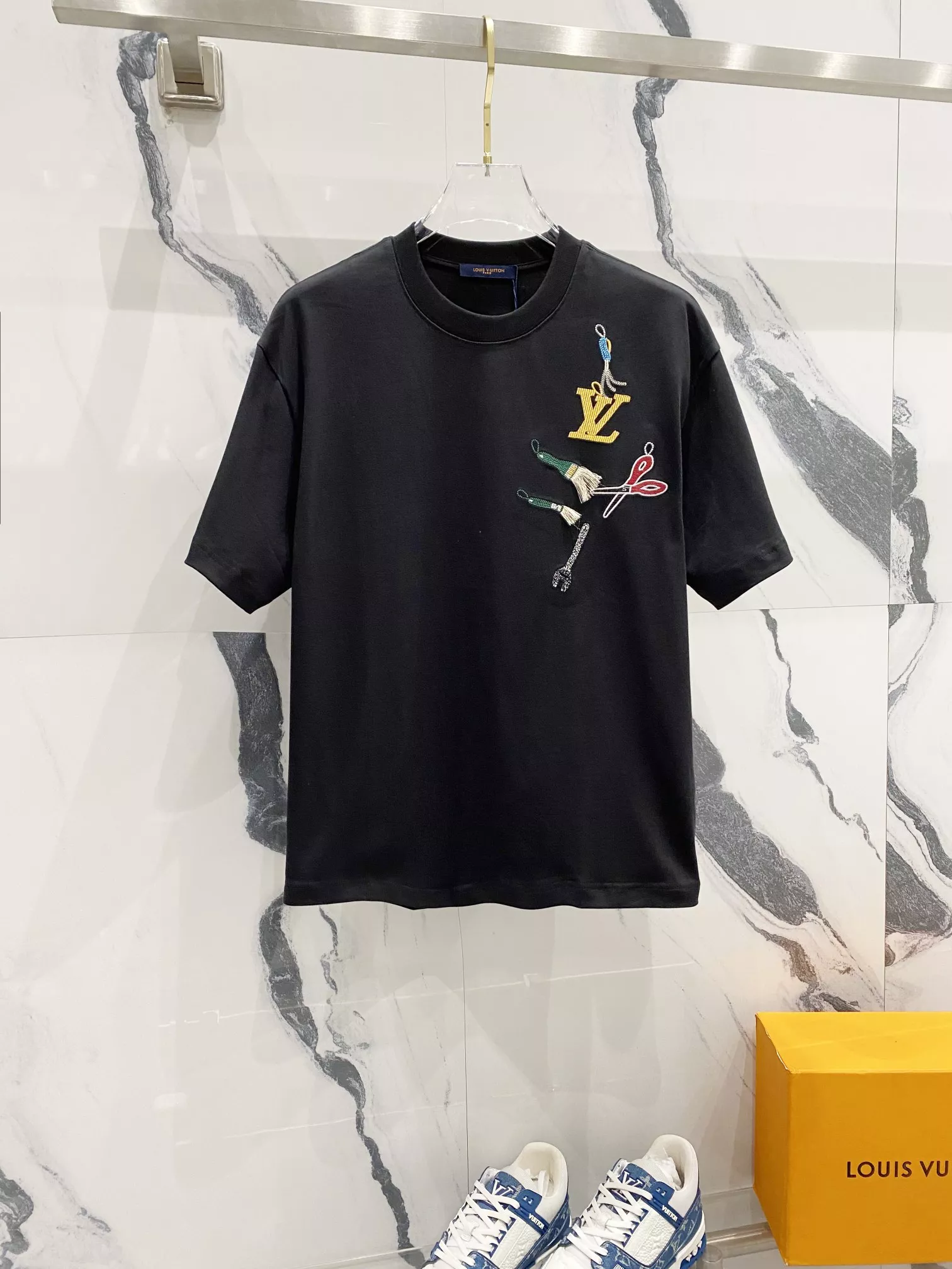 Affordable 4914 Louis Vuitton LV T-Shirts Short Sleeved For Unisex