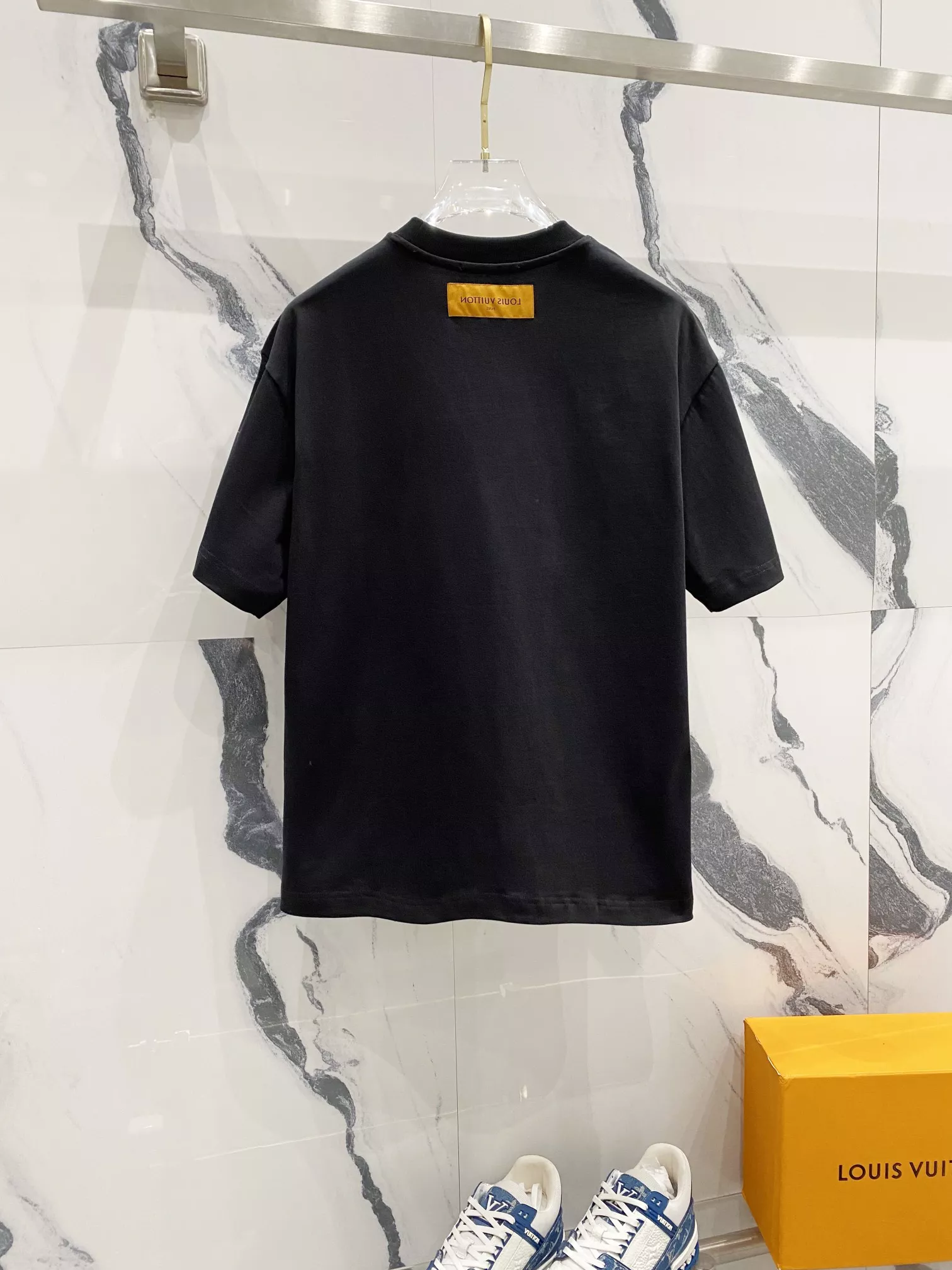 Affordable 4914 Louis Vuitton LV T-Shirts Short Sleeved For Unisex