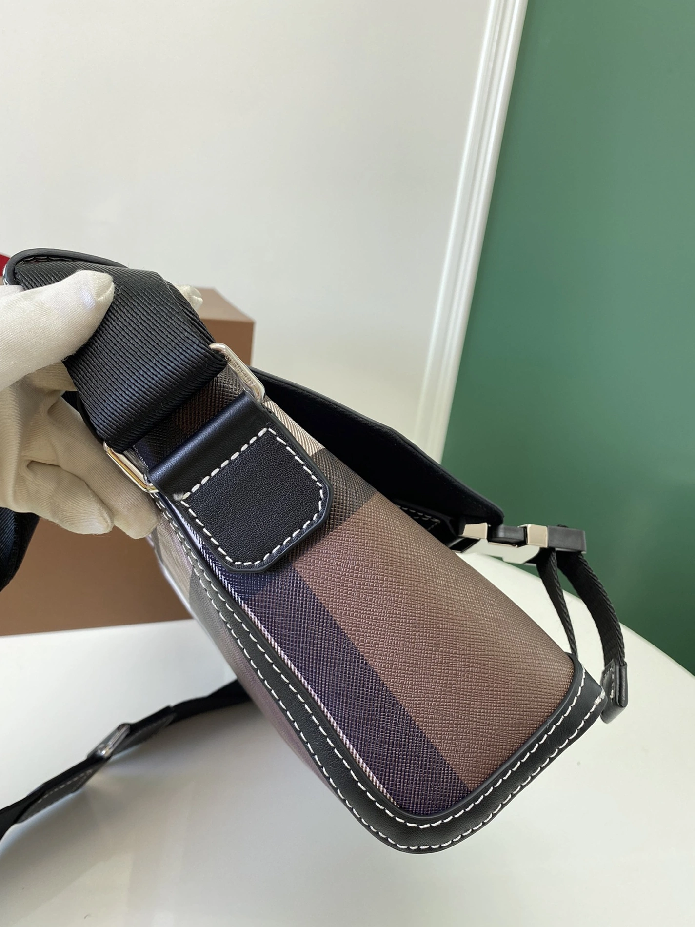 Affordable 5007 Burberry AAA Man Messenger Bags